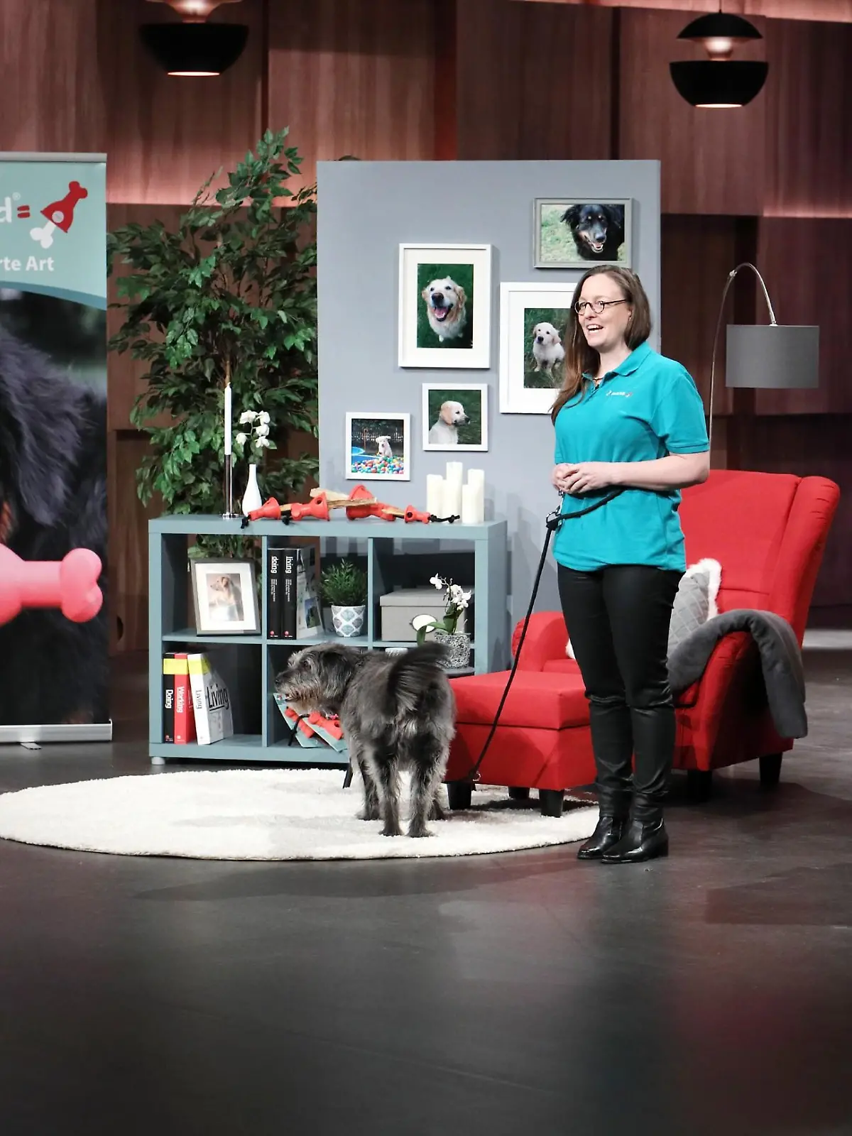 Sonja Labitzke präsentiert mit "Boneguard" einen Kausnackhalter für Hundeknochen. Er soll verhindern, das Hunde an Knochen ersticken. Sie erhofft sich ein Investment von 100.000 Euro für 15 Prozent der Anteile an ihrem  Unternehmen..