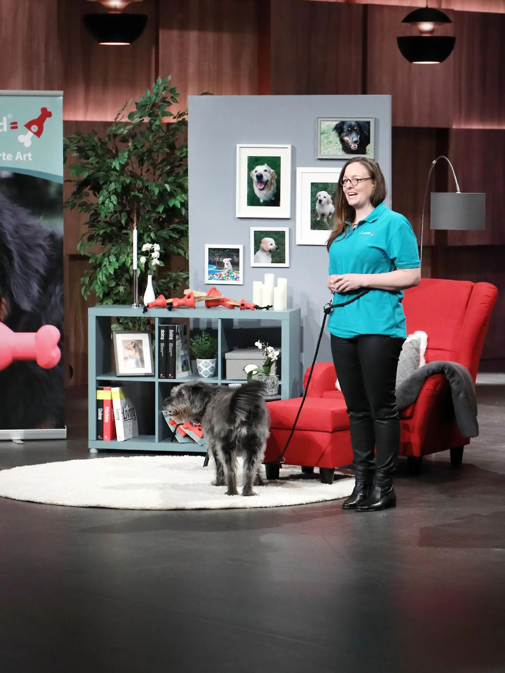 Sonja Labitzke präsentiert mit "Boneguard" einen Kausnackhalter für Hundeknochen. Er soll verhindern, das Hunde an Knochen ersticken. Sie erhofft sich ein Investment von 100.000 Euro für 15 Prozent der Anteile an ihrem  Unternehmen..