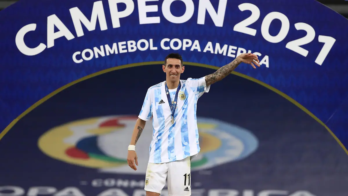 RIO DE JANEIRO, BRAZIL - JULY 10: Angel Di Maria of Argentina celebrates after receiving the championship medal during the final of Copa America Brazil 2021 between Brazil and Argentina at Maracana Stadium on July 10, 2021 in Rio de Janeiro, Brazil. (Photo by Buda Mendes/Getty Images)