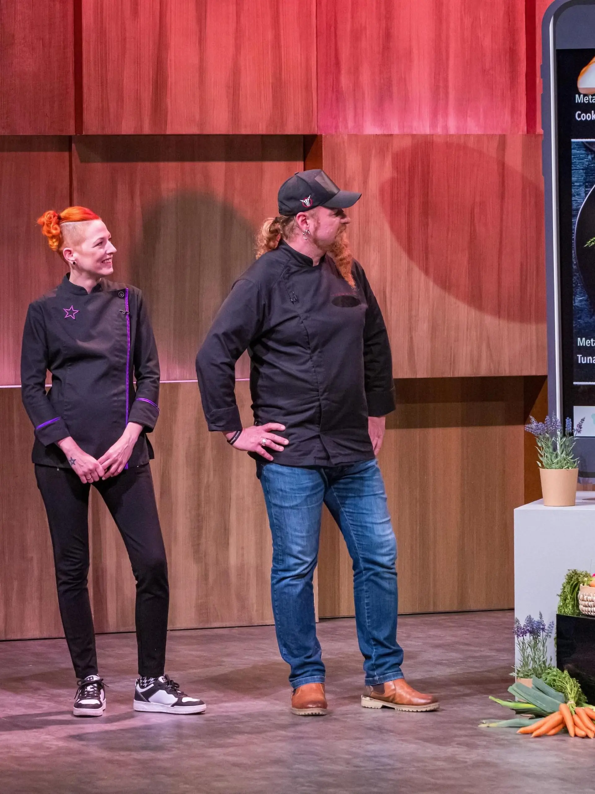 Mike Süsser (l.), Meta Hiltebrand und Ludwig "Lucki" Maurer präsentieren bei "FoodDude" ihre besten Original-Rezepte zum Nachkochen. 

+++ Die Verwendung des sendungsbezogenen Materials ist nur mit dem Hinweis und Verlinkung auf RTL+ gestattet. +++