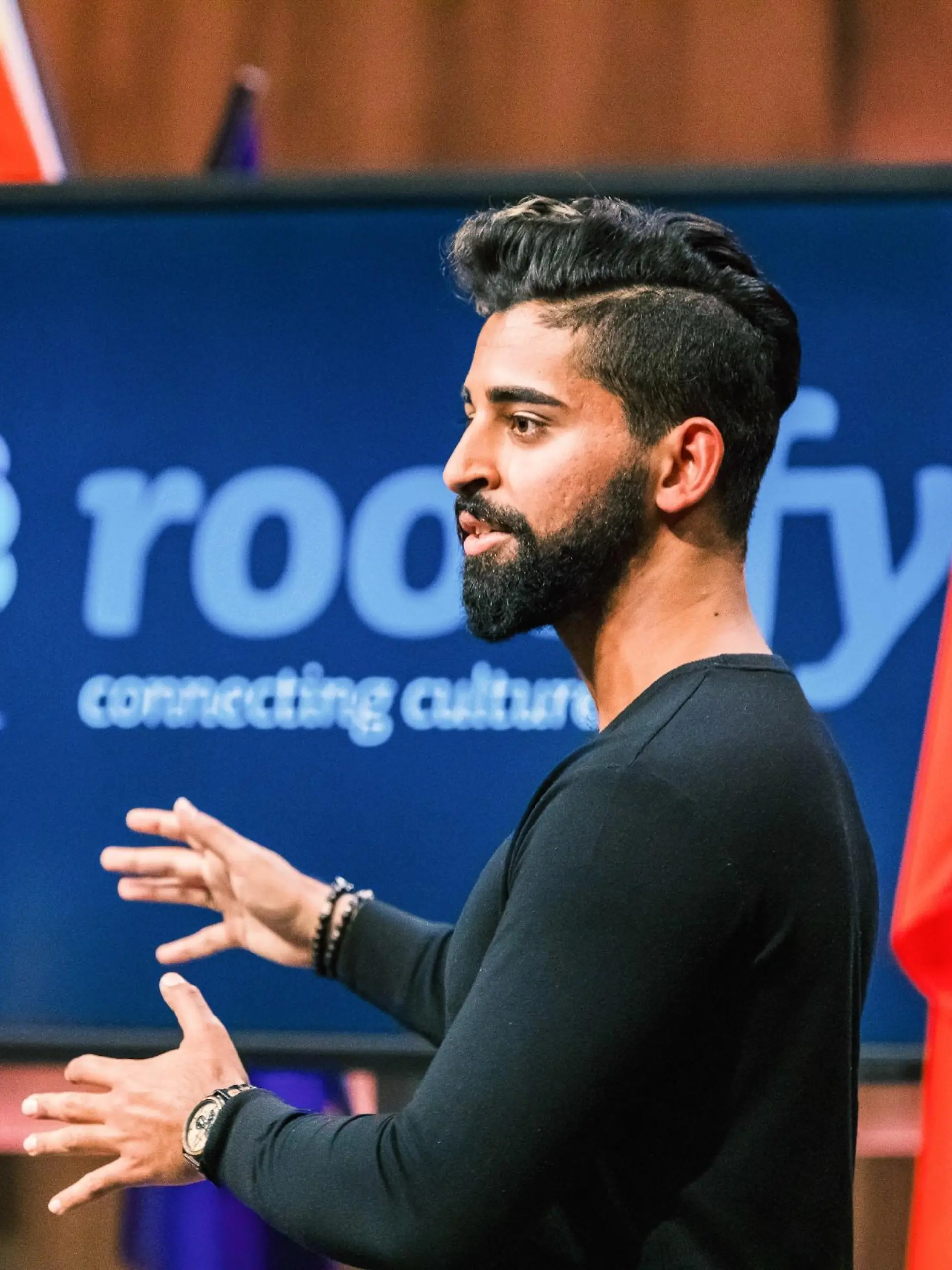 Ehsan Allahyar Parsa aus Gießen präsentiert mit "rootify" eine intelligente App zum Sprachenlernen. Er erhofft sich ein Investment von 175.000 Euro für 18 Prozent der Anteile an seinem Unternehmen.