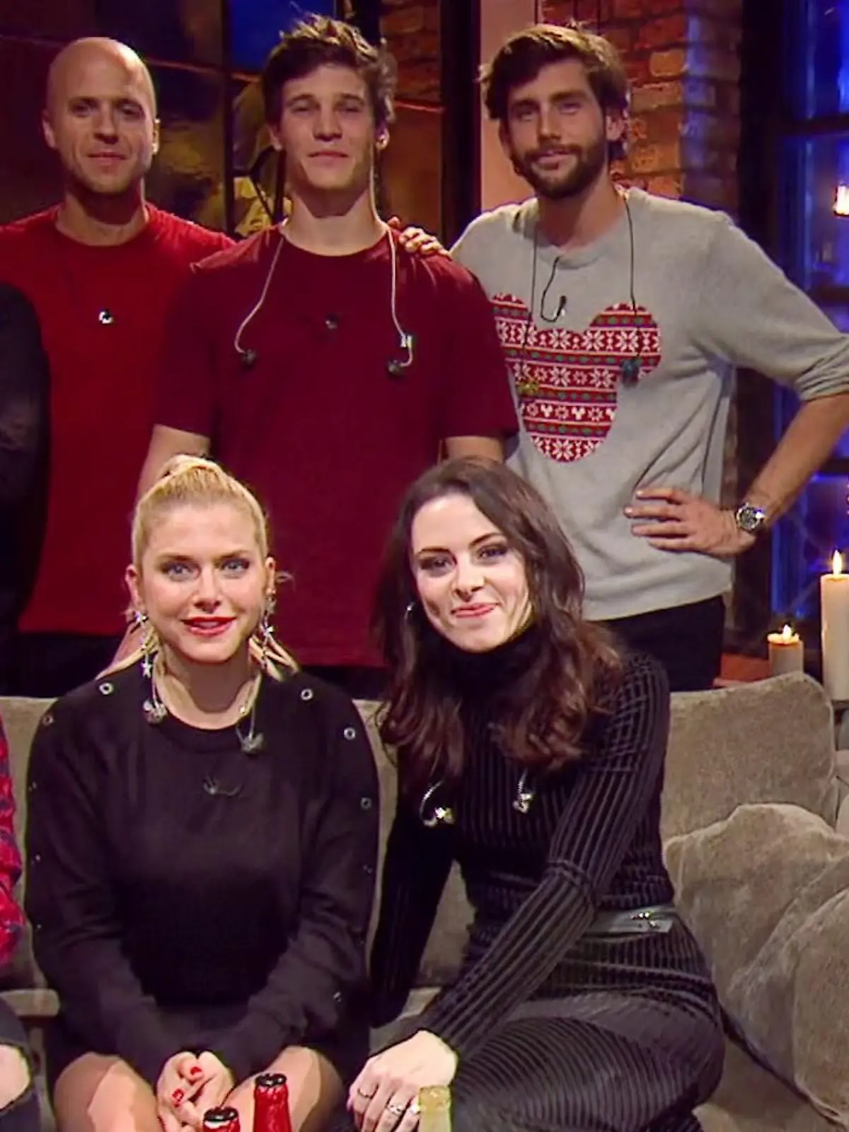 V.l.h: Johannes Oerding, Milow, Wincent Weiss, Alvaro Soler
V.l.v.: Michael Patrick Kelly, Jeantette Biedermann, Jennifer Haben

Die Verwendung des sendungsbezogenen Materials ist nur mit dem Hinweis und Verlinkung auf TVNOW gestattet.