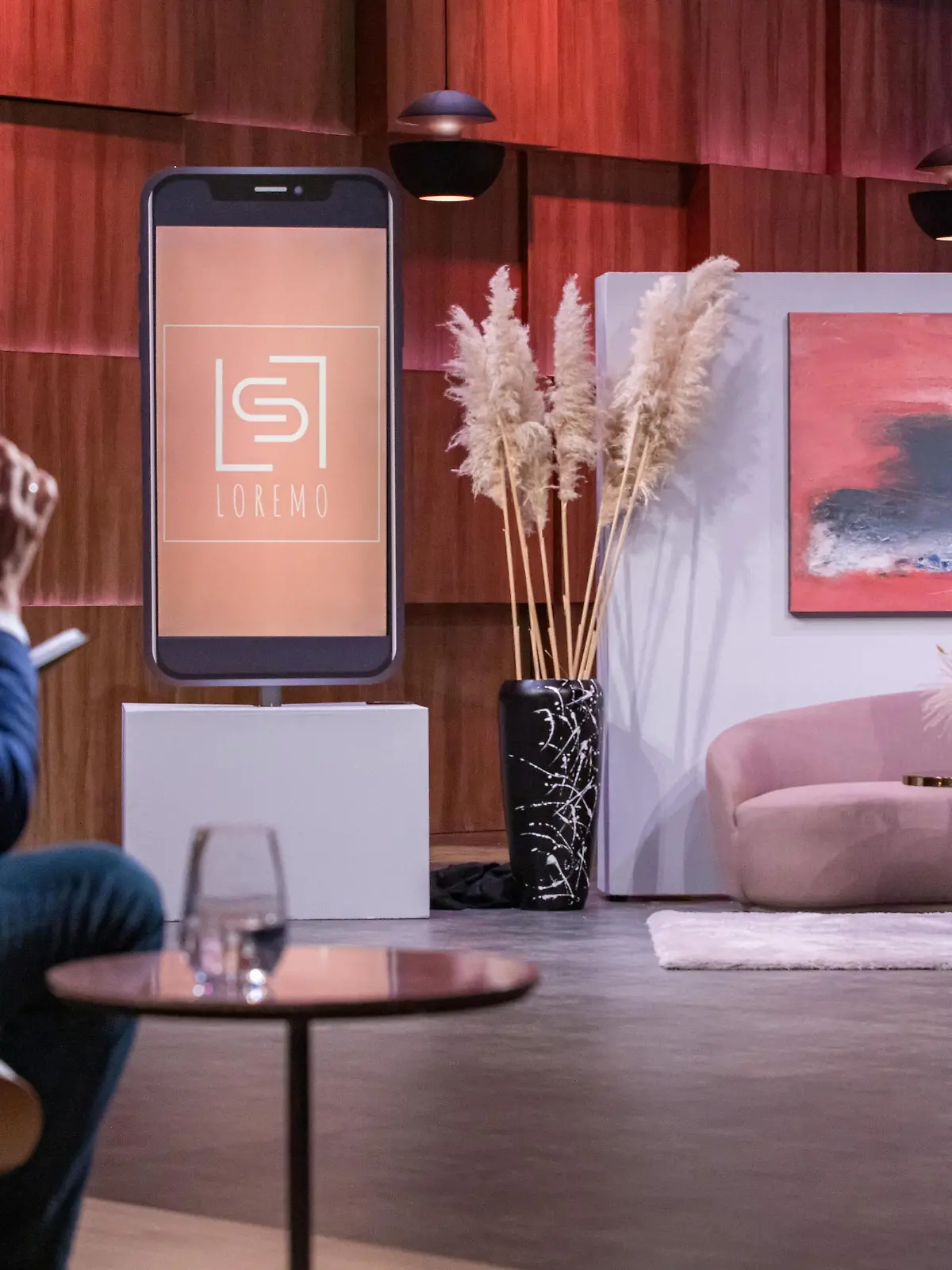 Franziska Scheuerle präsentiert mit LOREMO die digitale Plattform für personalisierte Auftragskunst. Sie erhofft sich ein Investment von 200.000 Euro für 10 Prozent der Firmenanteile.

+++ Die Verwendung des sendungsbezogenen Materials ist nur mit dem Hinweis und Verlinkung auf RTL+ gestattet. +++