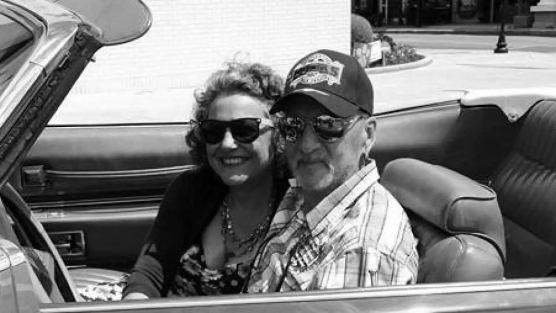 In Texas will Werner Joe Boesel immer noch sein deutsches Restaurant eröffnen. Nach einer schweren Trennungszeit von seiner Frau, die ihn betrogen hatte und plötzlich nicht mehr mit ihm auswandern wollte, findet Joe seine neue Liebe, die Amerikanerin Christine.
