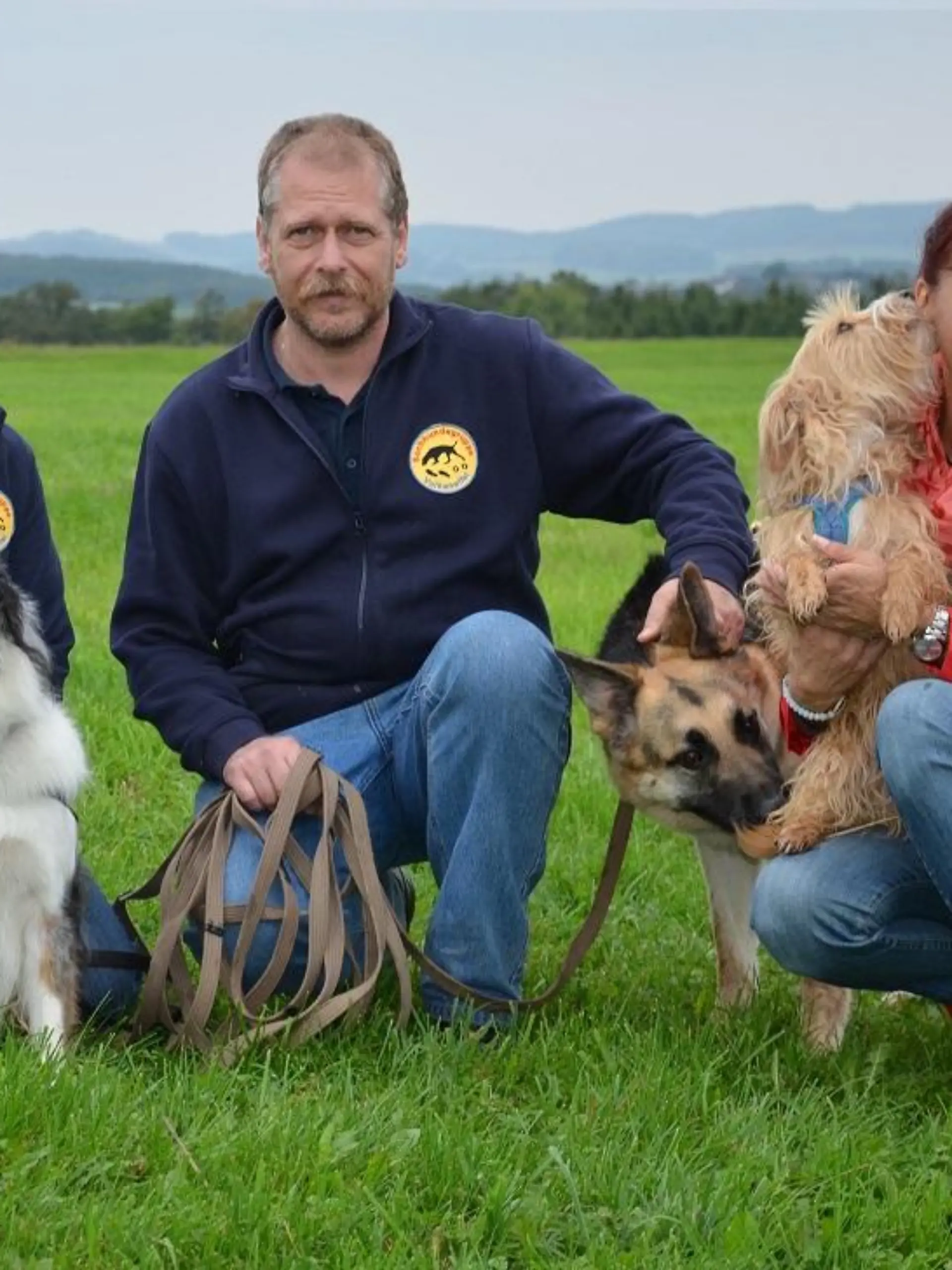 Tiergeschichten1 - VOX-DOCMA TV-PHILLIPPE LAMIELLE - Diana und Hundegruppe Vulkaneifel auf Tiersuche