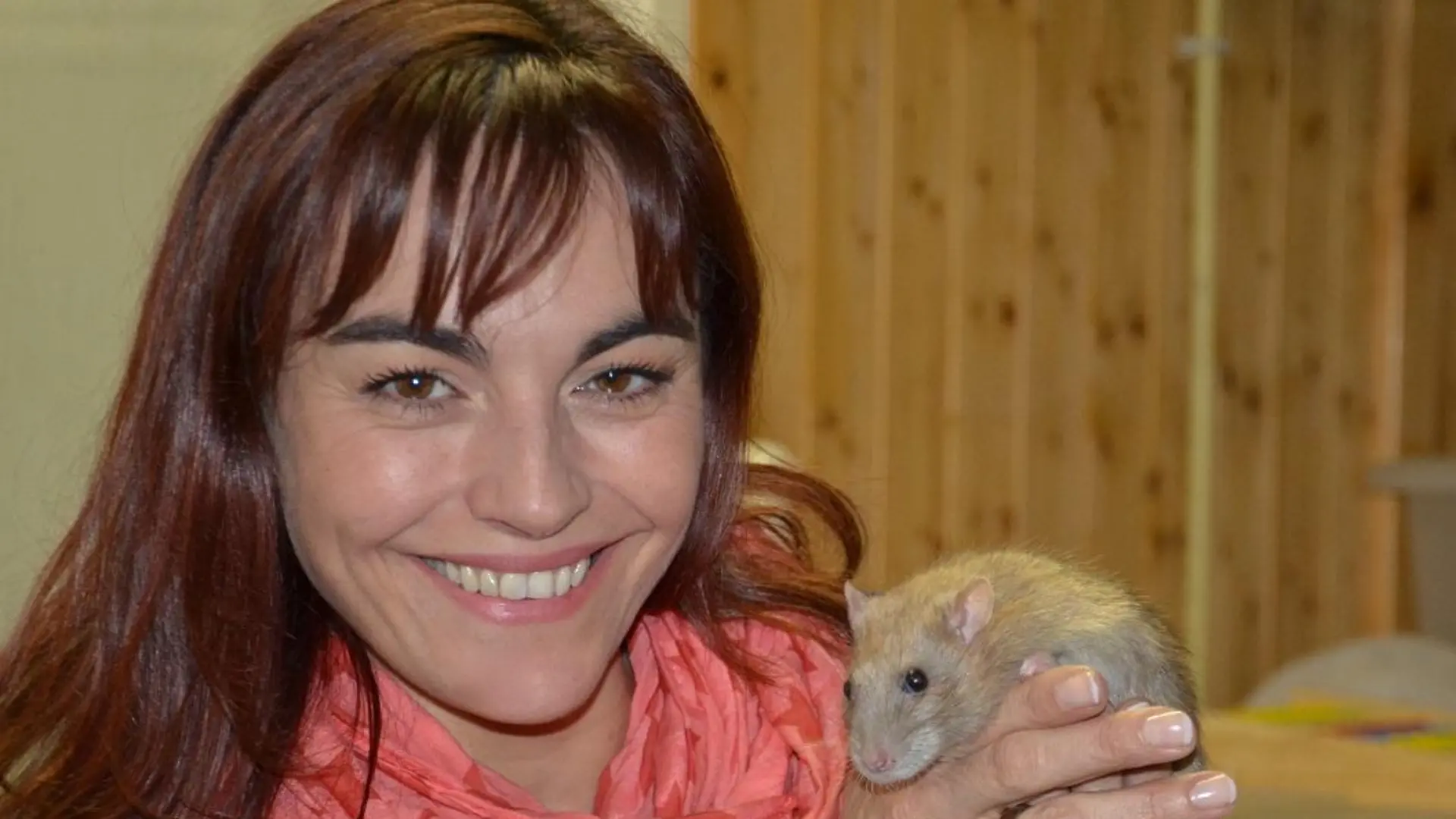 Tiergeschichten1 - VOX-DOCMA TV-ANJA SCHERF - Diana besucht die Polizeiratten in Rotterdam
