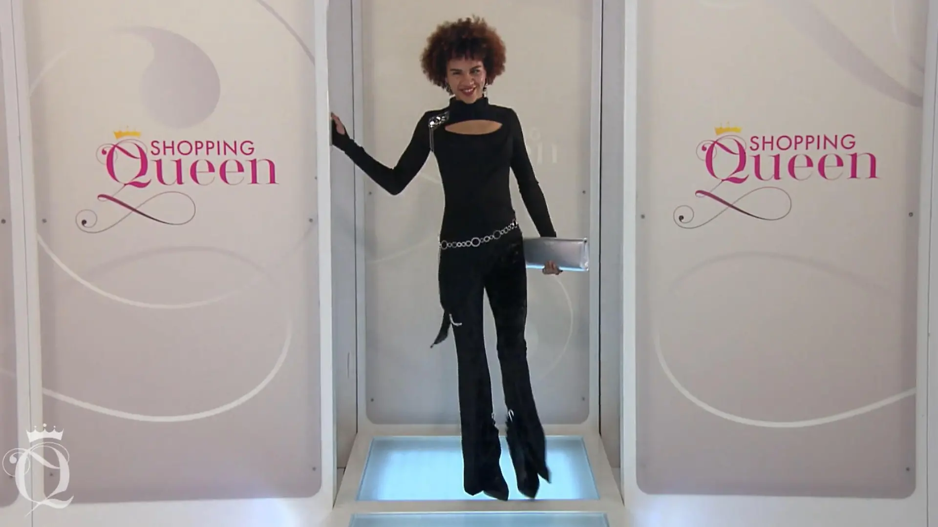 Shopping Queen-Kandidatin Jeanette macht in Bonn den Anfang. Mit ihrem All-Black-Look kann sie Guido leider nicht begeistern.