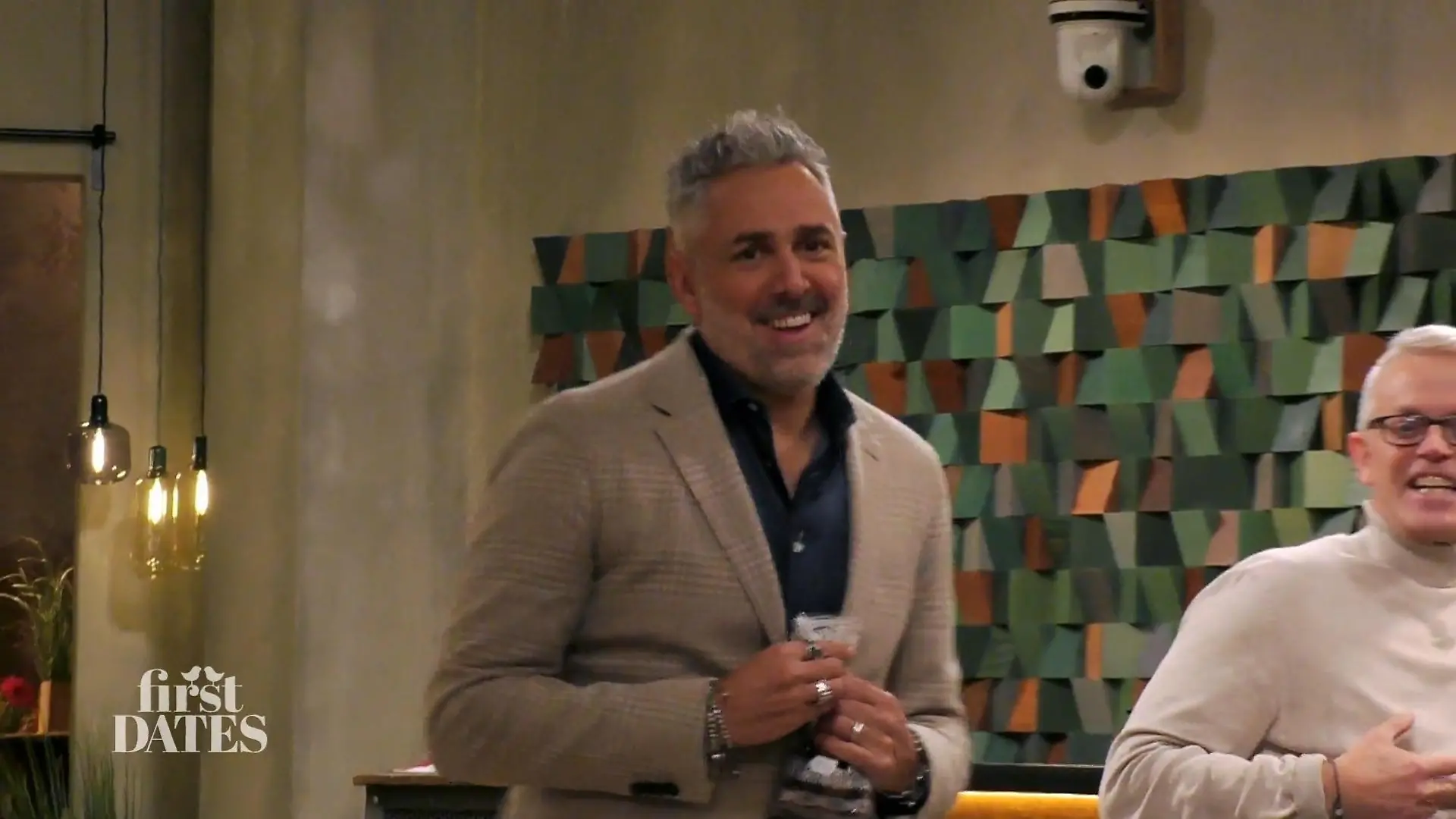 "First Dates"-Gastgeber Roland Trettl freut sich über die „Pferdeäppel“