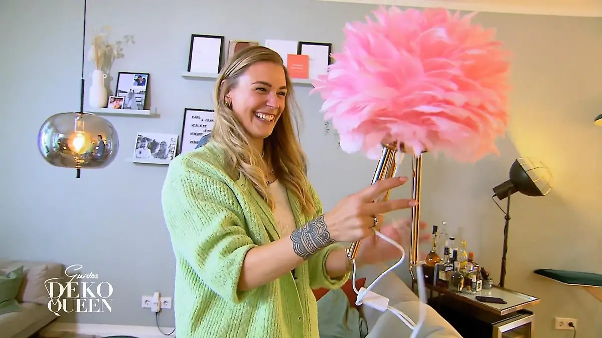 Caro zeigt stolz ihren Eyecatcher