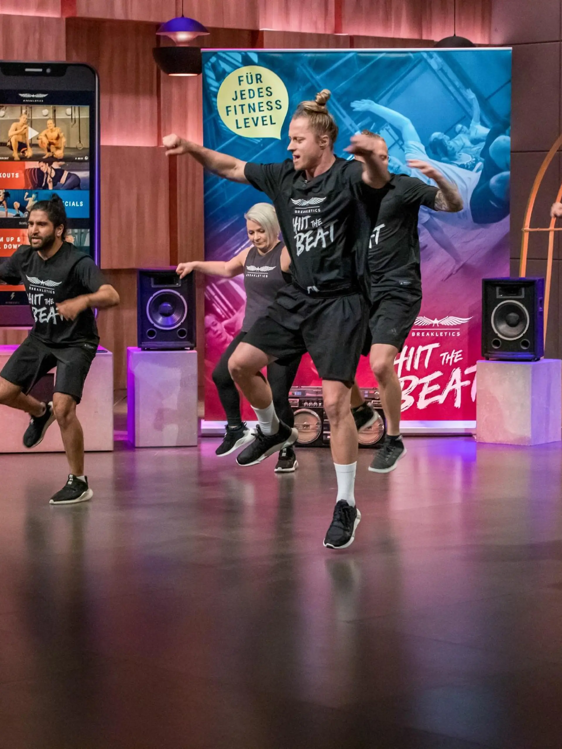 Samim Quraischi (l.) und Peter Sowinski präsentieren das Breakdance Workout "breakletics". Sie erhoffen sich ein Investment von 500.000 Euro für 10 Prozent der Anteile an ihrem Unternehmen.  Die Verwendung des sendungsbezogenen Materials ist nur mit dem Hinweis und Verlinkung auf TVNOW gestattet.