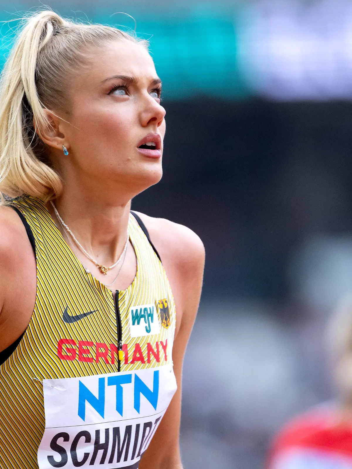 19.08.2023, Ungarn, Budapest: Leichtathletik: Weltmeisterschaft, 4 x 400 m, Mixed, Vorlauf, im nationalen Leichtathletikzentrum. Alica Schmidt aus Deutschland vor dem Start. (zu dpa: «Deutsche Mixed-Staffel bei Leichtathletik-WM im Finale») Foto: Sven Hoppe/dpa +++ dpa-Bildfunk +++