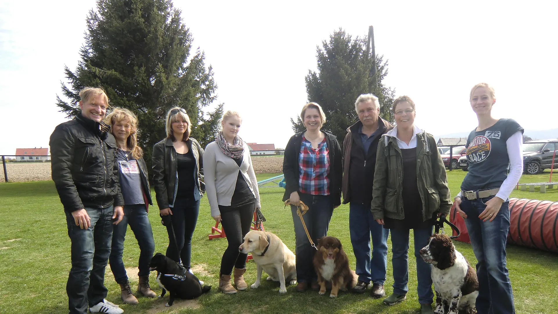 Tiergeschichten3 - VOX-DOCMA TV - Treffen auf dem Hundeplatz