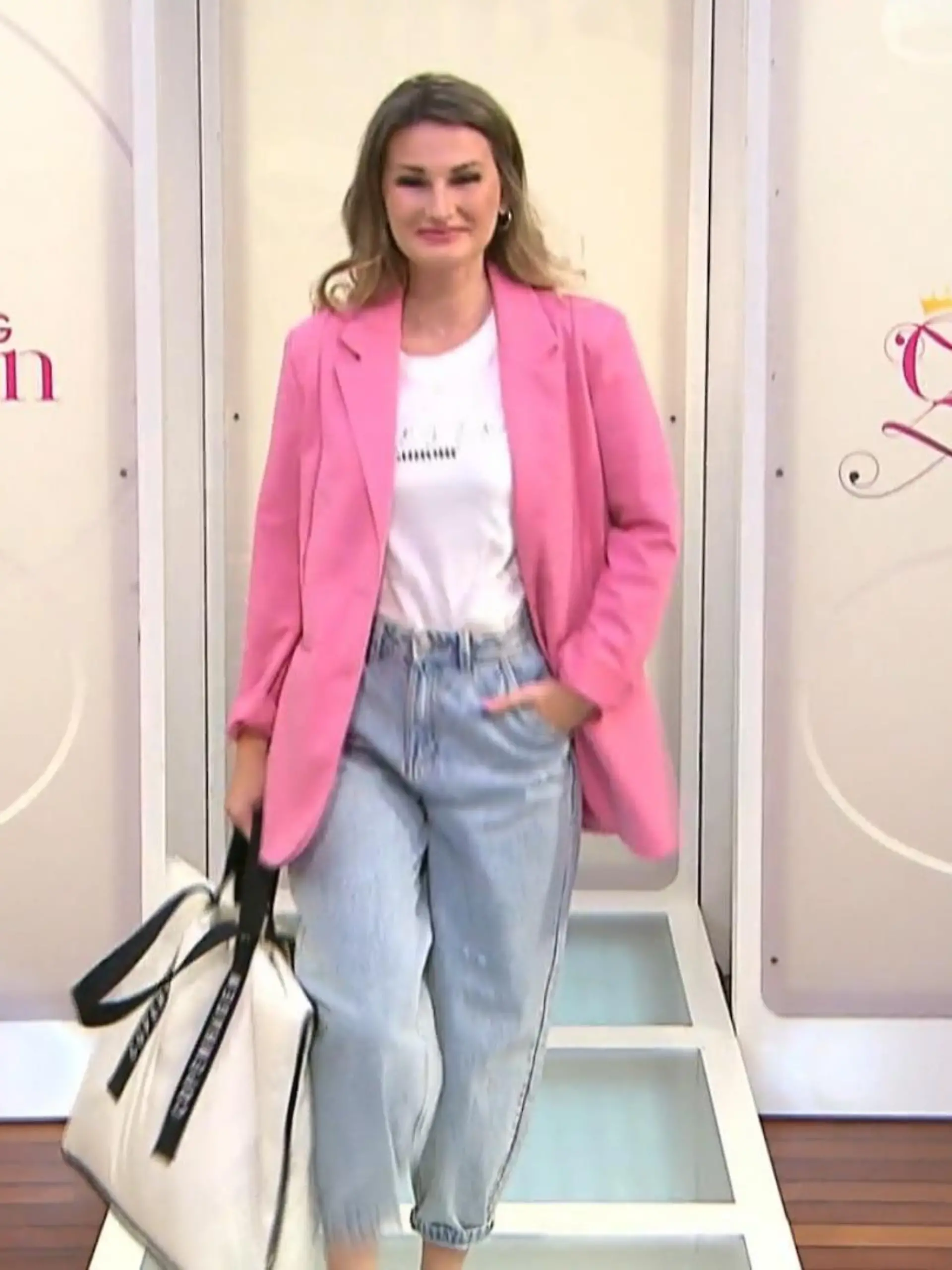 „Shopping Queen“-Kandidatin Andrea kann Stardesigner Guido Maria Kretschmer schon zu Wochenbeginn überzeugen.