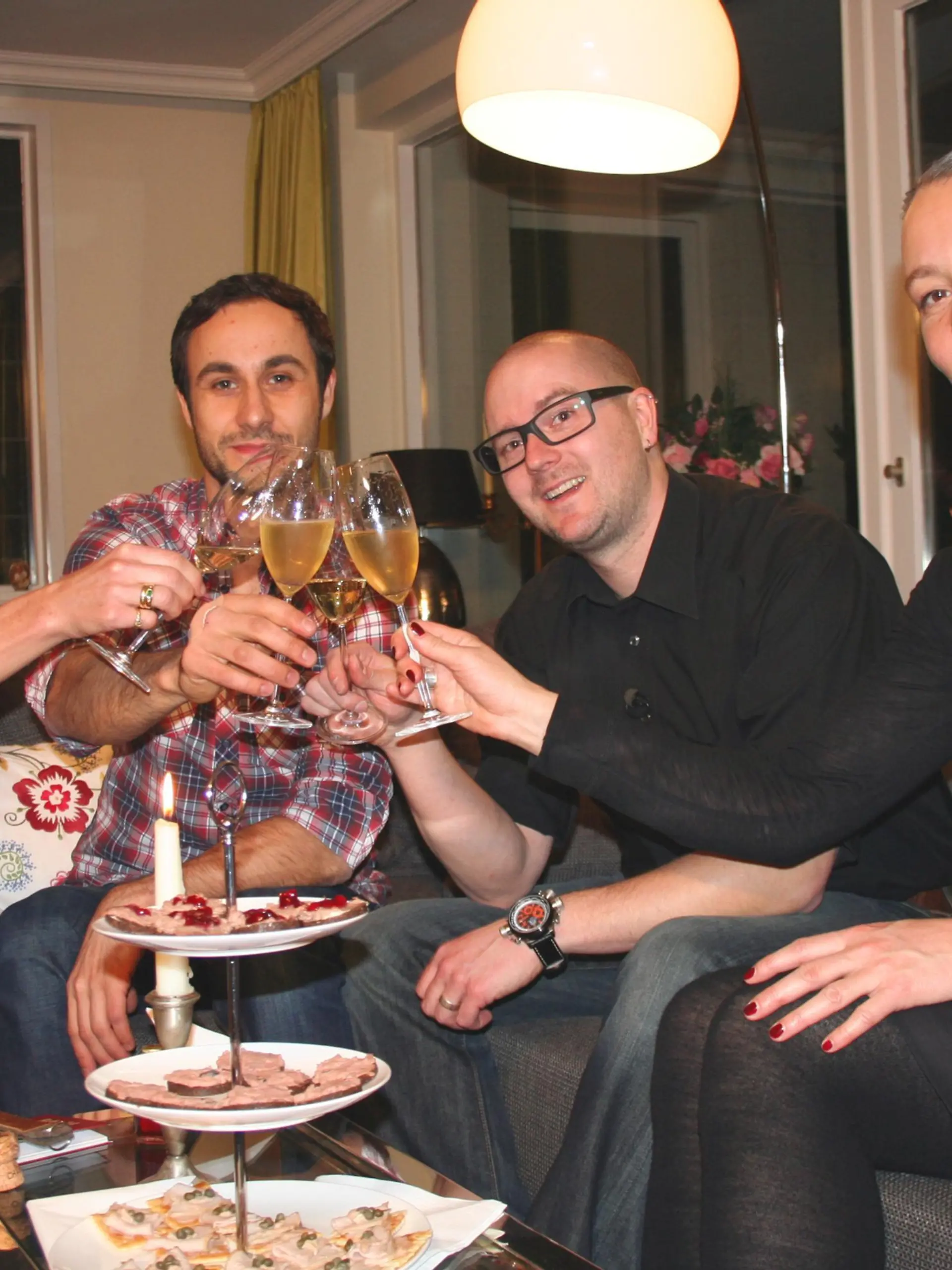 V.l.: Gastgeberin Karolin (35), Milan (30), André (35), Karolin (35)