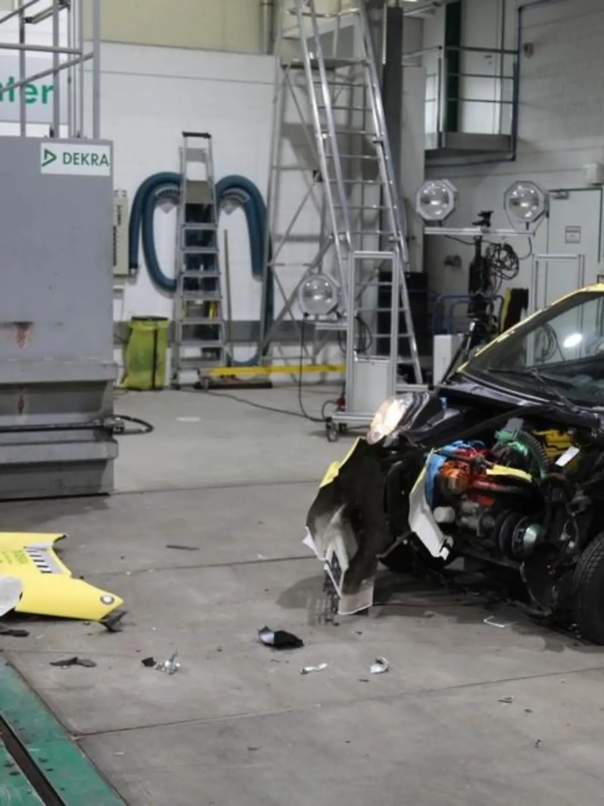 Crash-Test Leichtkraftfahrzeug Aixam Crossline