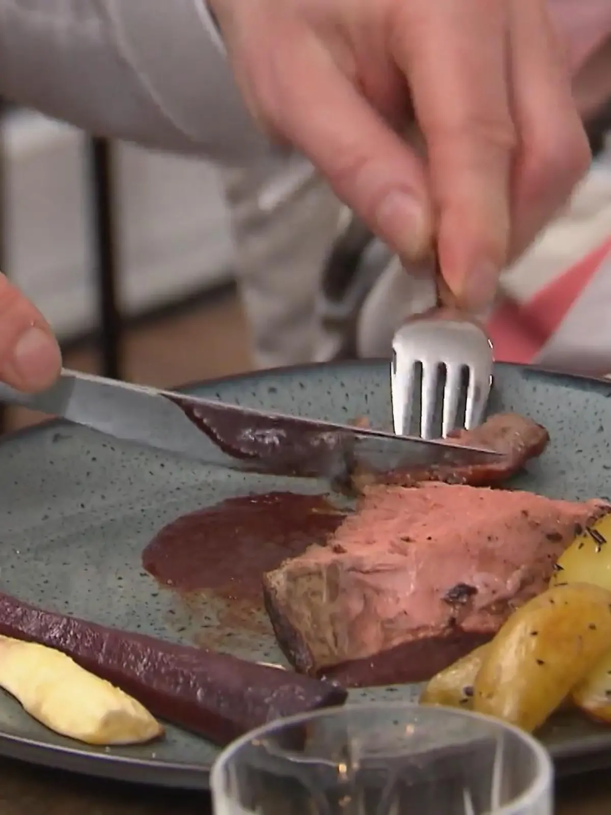 Suppenfleisch als Braten - Monas Hohe Rippe kommt bei ihren Gästen gut an