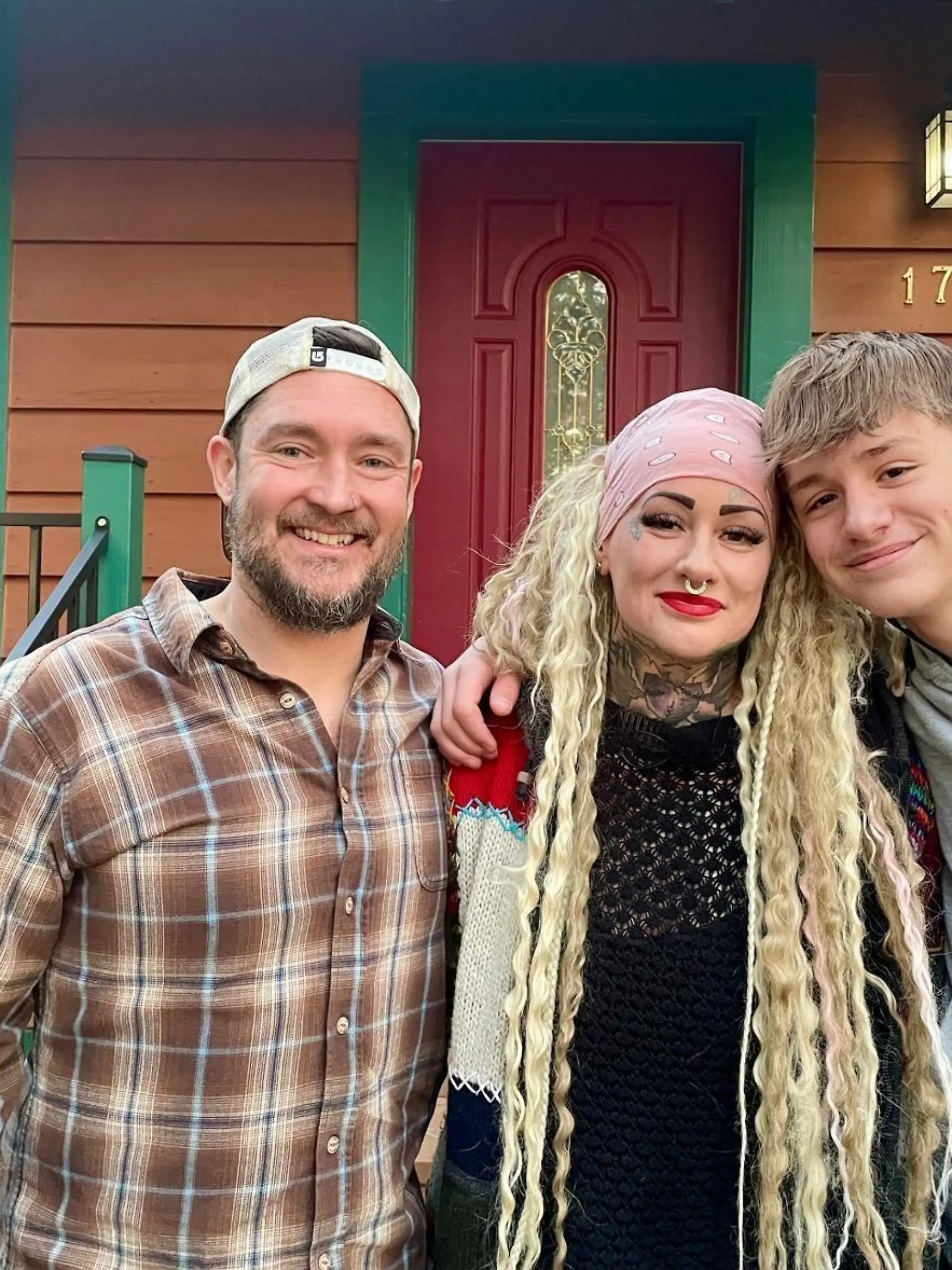 (v.l.) Brad, Myriam, Gabriel

+++ Die Verwendung des sendungsbezogenen Materials ist nur mit dem Hinweis und Verlinkung auf RTL+ gestattet. +++