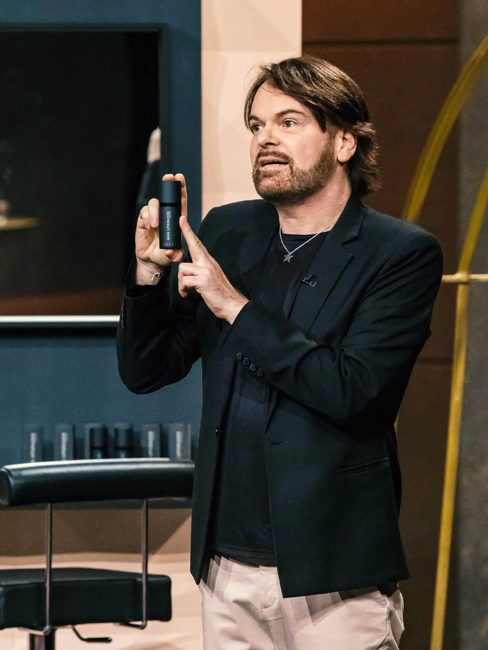 Frank Hard aus Köln präsentiert mit "Man Upgrader" ein neuartiges Make-up für Männer. Er erhofft sich ein Investment von 75.000 Euro für 10 Prozent der Anteile an seinem Unternehmen.