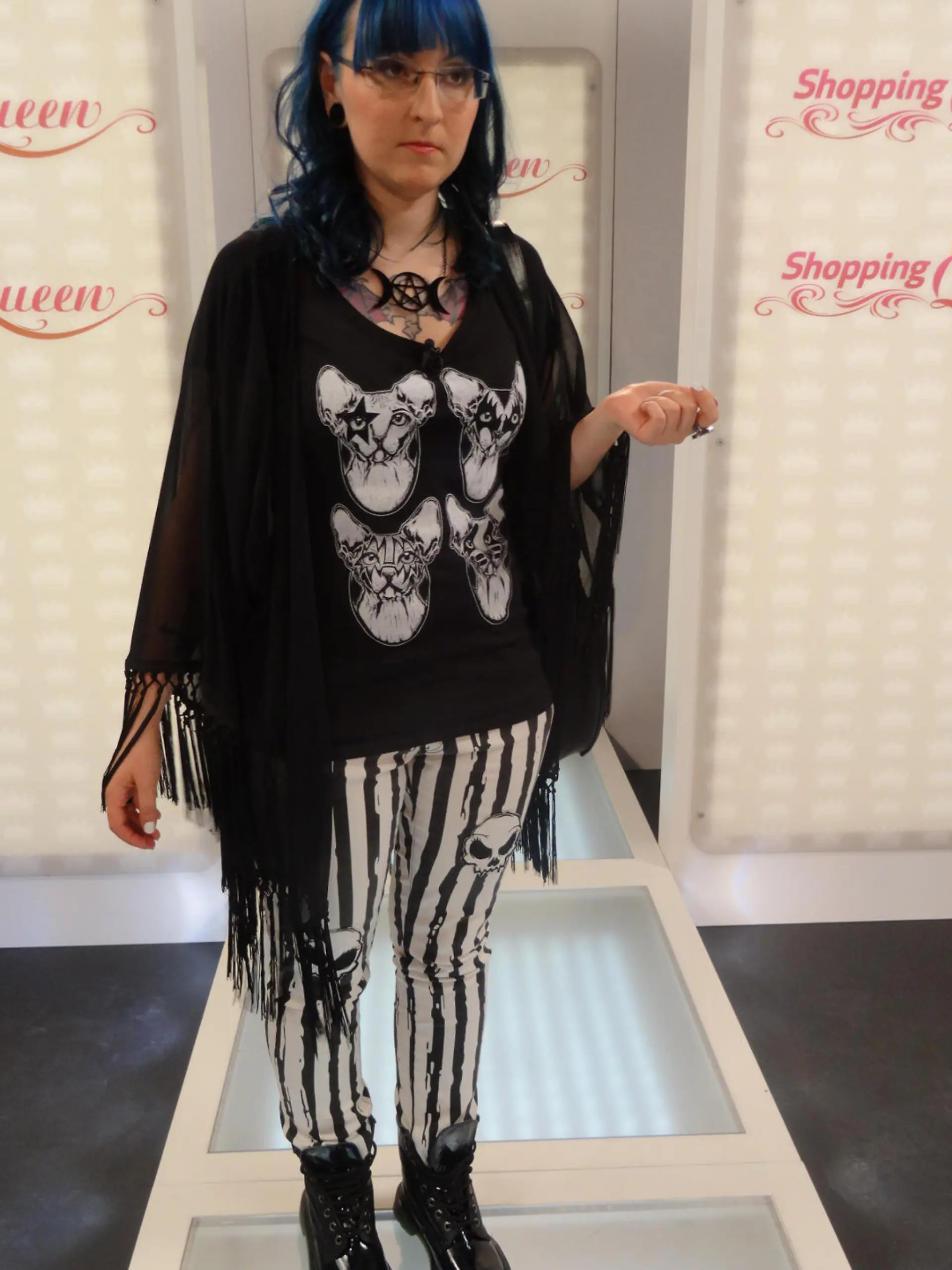 Bild zu: ""Shopping Queen"-Kandidatin Nana auf dem Catwalk."