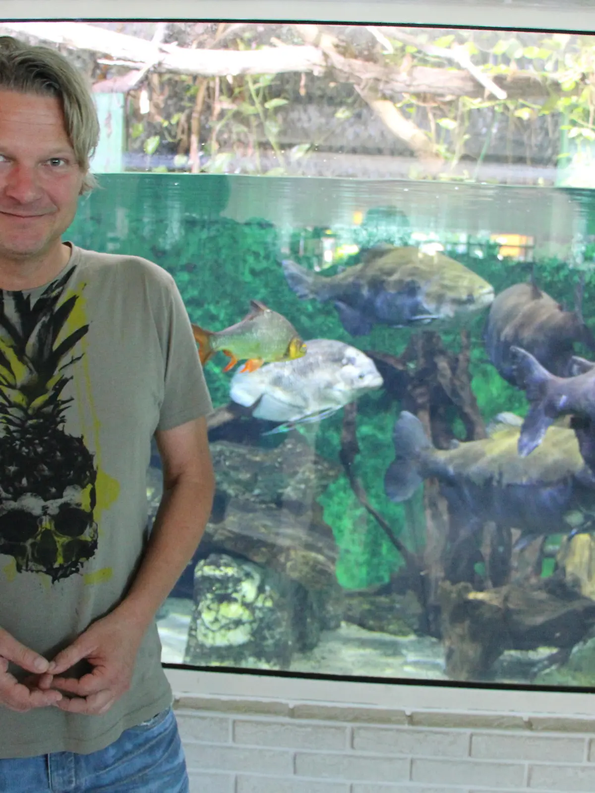 Tiereinnot-riesenfische VOX-DOCMA TV - hundkatzemaus-Tierschutzexperte Frank Weber verhilft Pacus zu einer neuen Bleibe