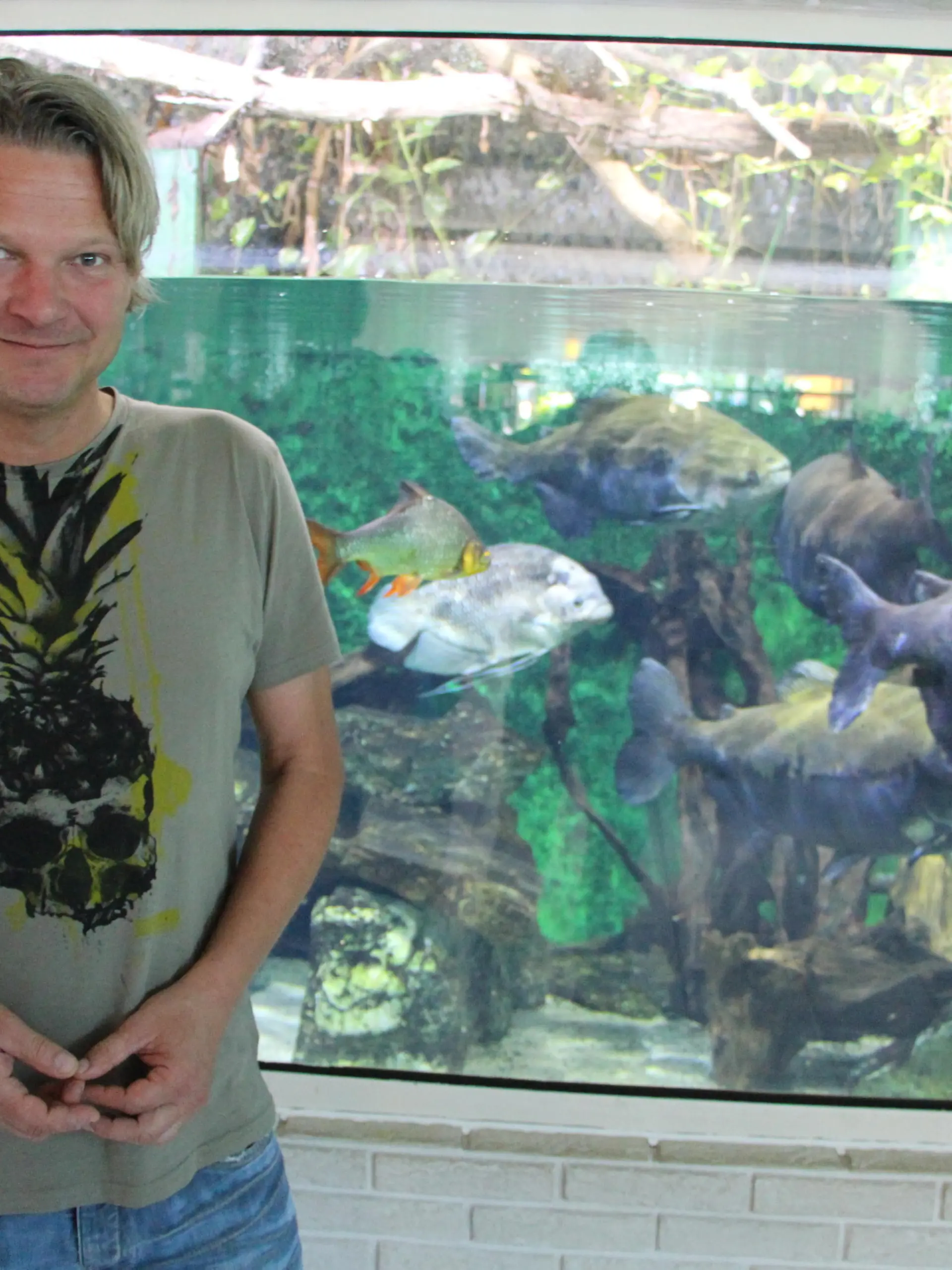 Tiereinnot-riesenfische VOX-DOCMA TV - hundkatzemaus-Tierschutzexperte Frank Weber verhilft Pacus zu einer neuen Bleibe