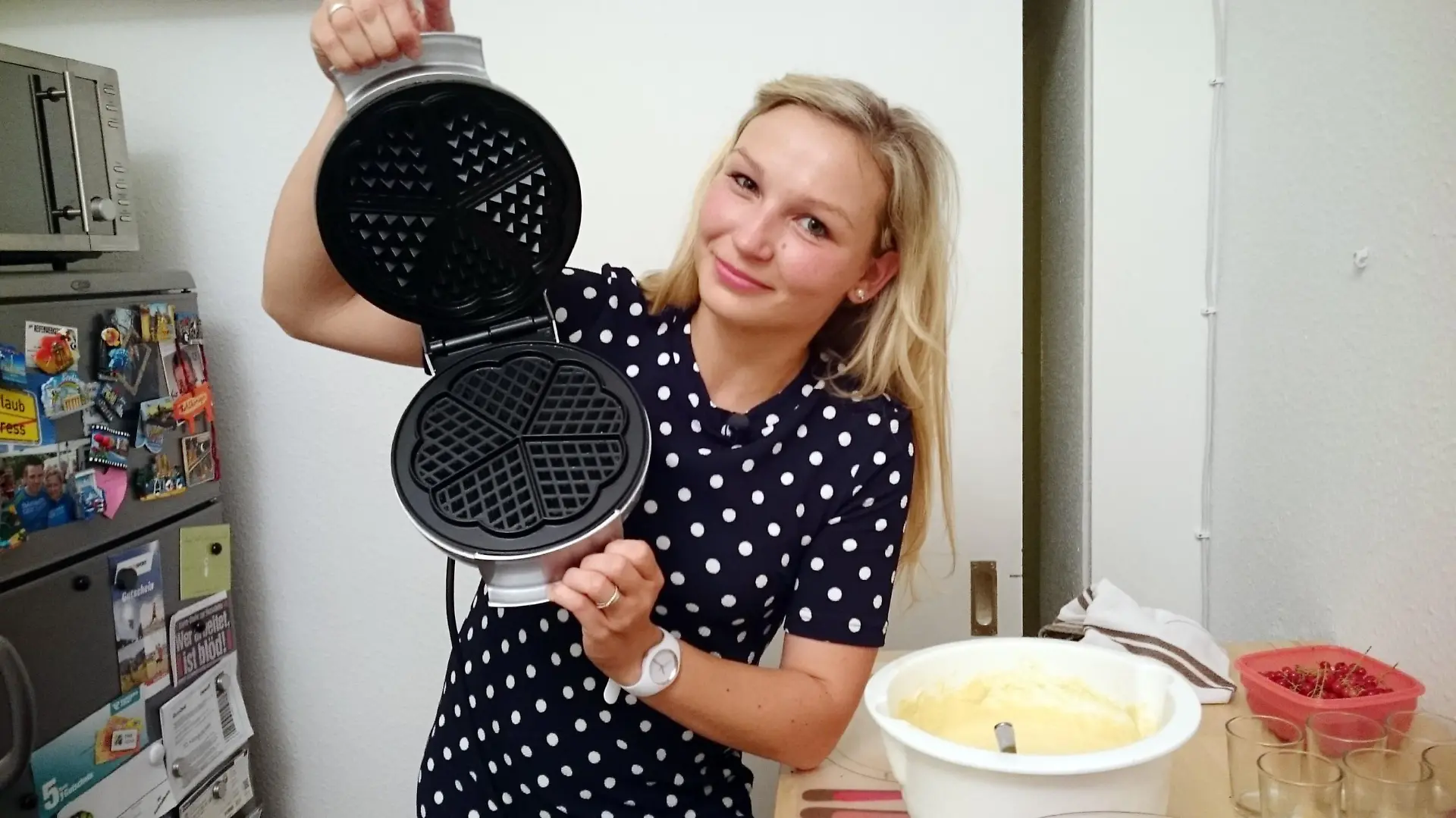 Gastgeberin Anna: An die Waffeln!