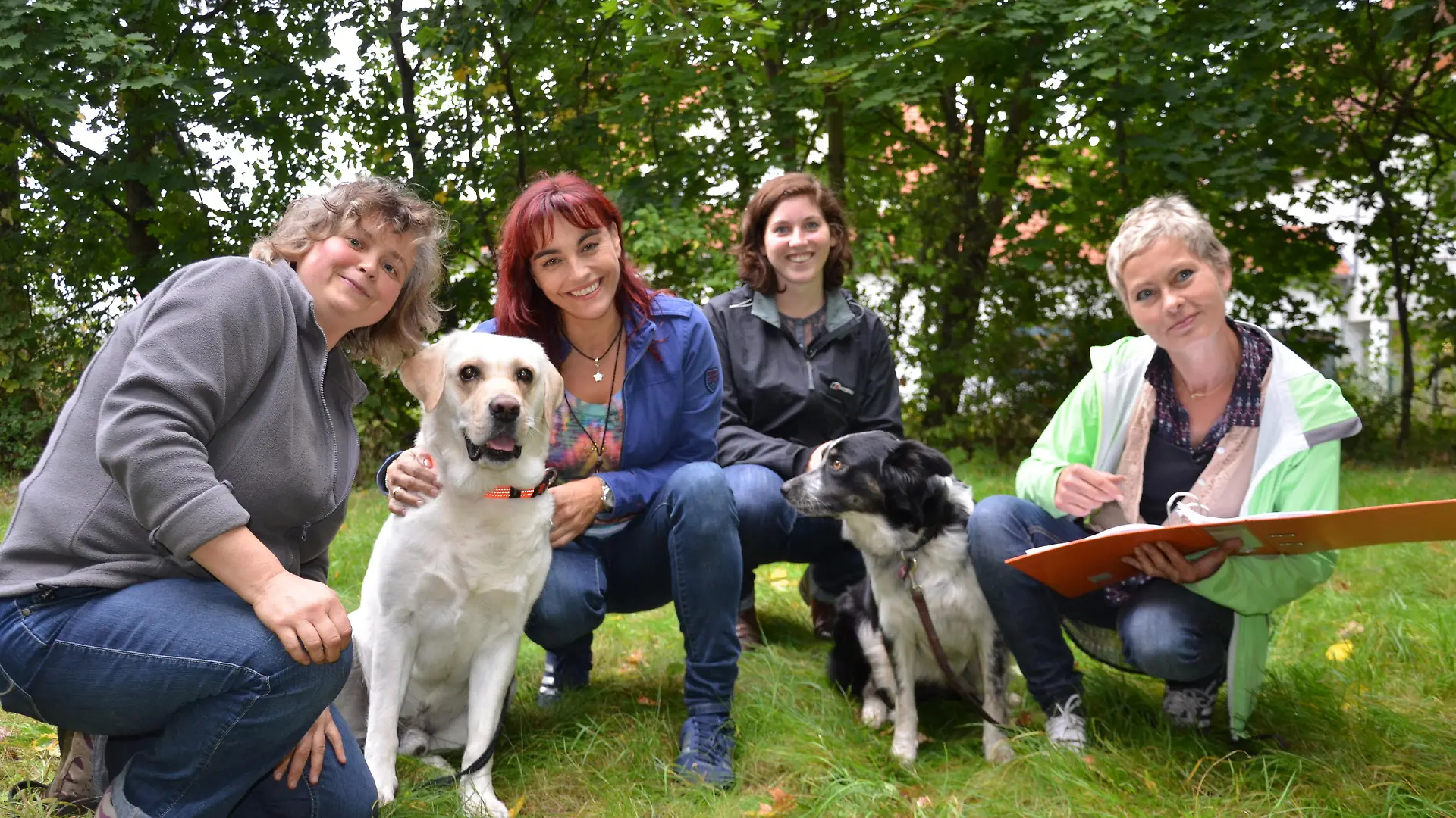 TG1 - Akustikhund VOX DOCMA TV hundkatzemaus-Reporterin Diana Eichhorn drckt Gudrun und Bob bei der Eignungsprfung zum Signalhund die Daumen