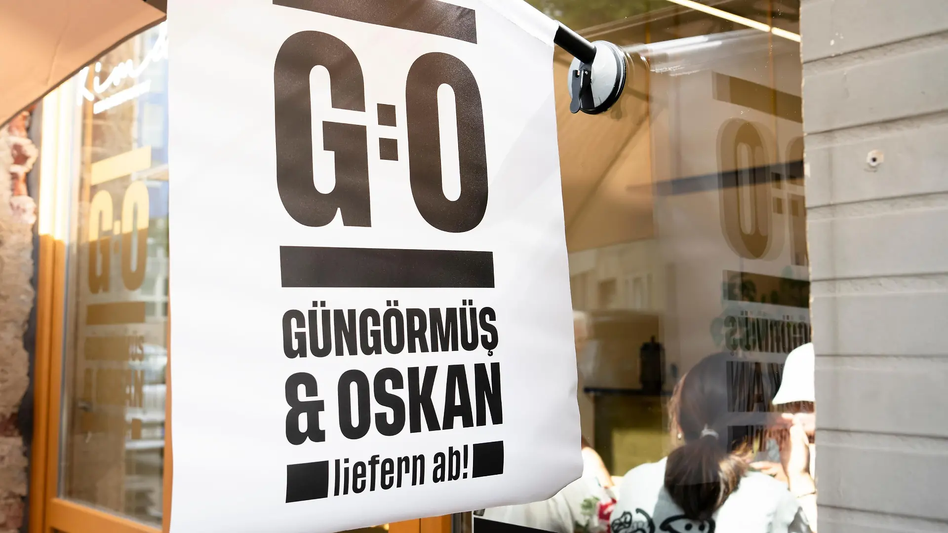 Elif Oskan, Ali Güngörmüs+++ Die Verwendung des sendungsbezogenen Materials ist nur mit dem Hinweis und Verlinkung auf RTL+ gestattet. +++