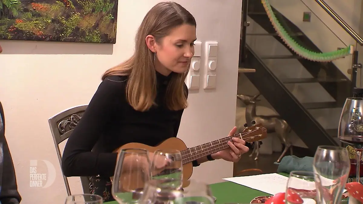 Sabrina verzaubert das Dinner-Finale mit einem Lied
