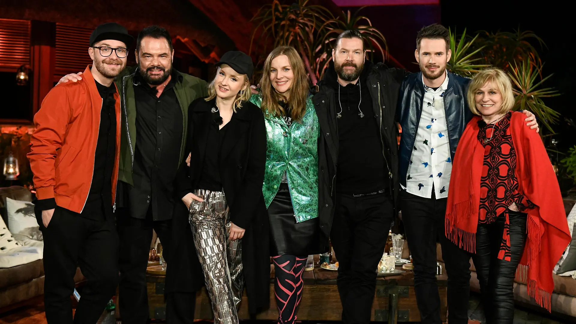 V.l.: Mark Forster, Marian Gold, Leslie Clio, Judith Holofernes, Rea Garvey, Johannes Strate und Mary Roos