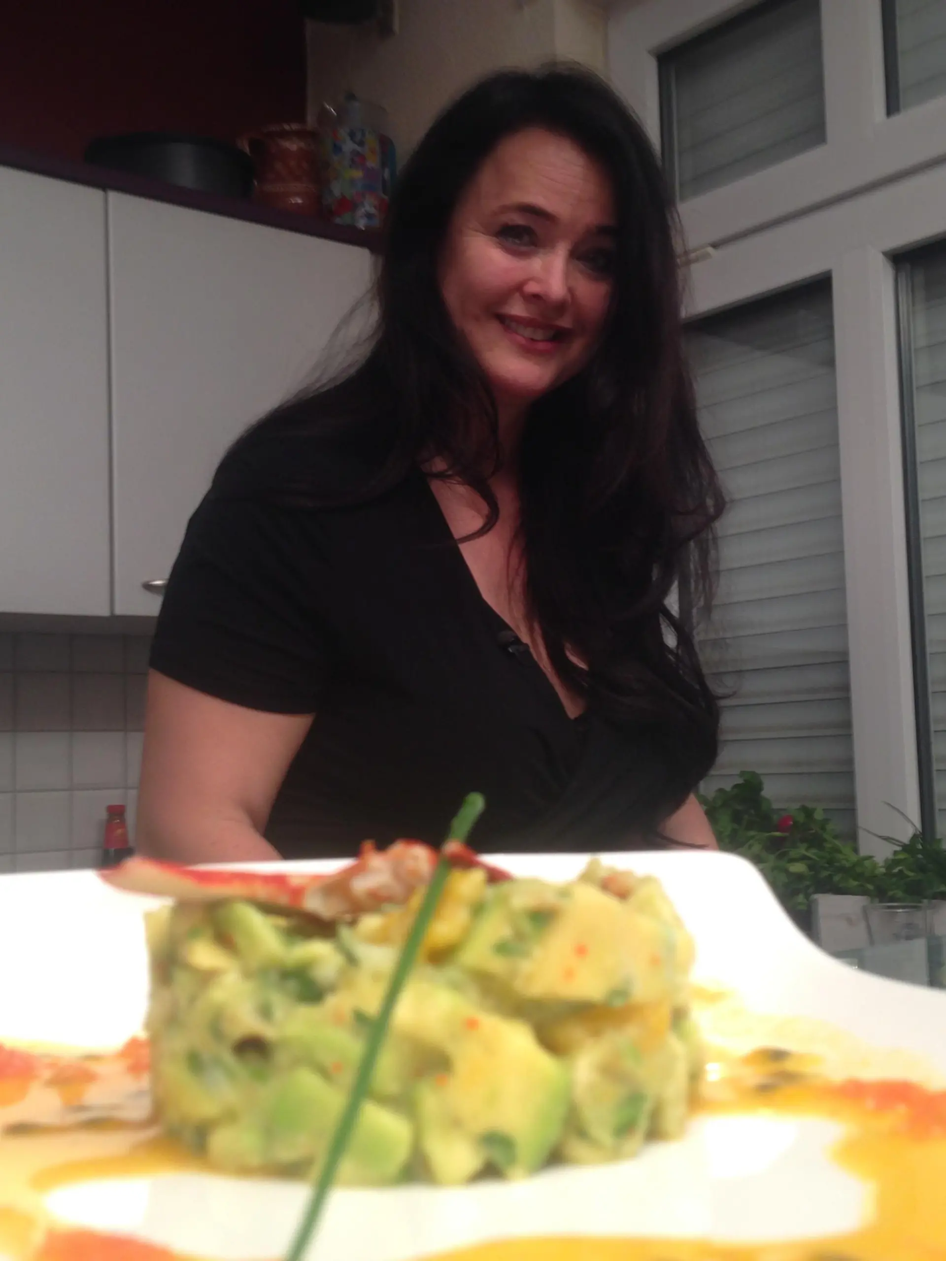Bild zu: "Ana macht Roastbeef-Verächterin Elisa zum absoluten Fleisch-Fan."