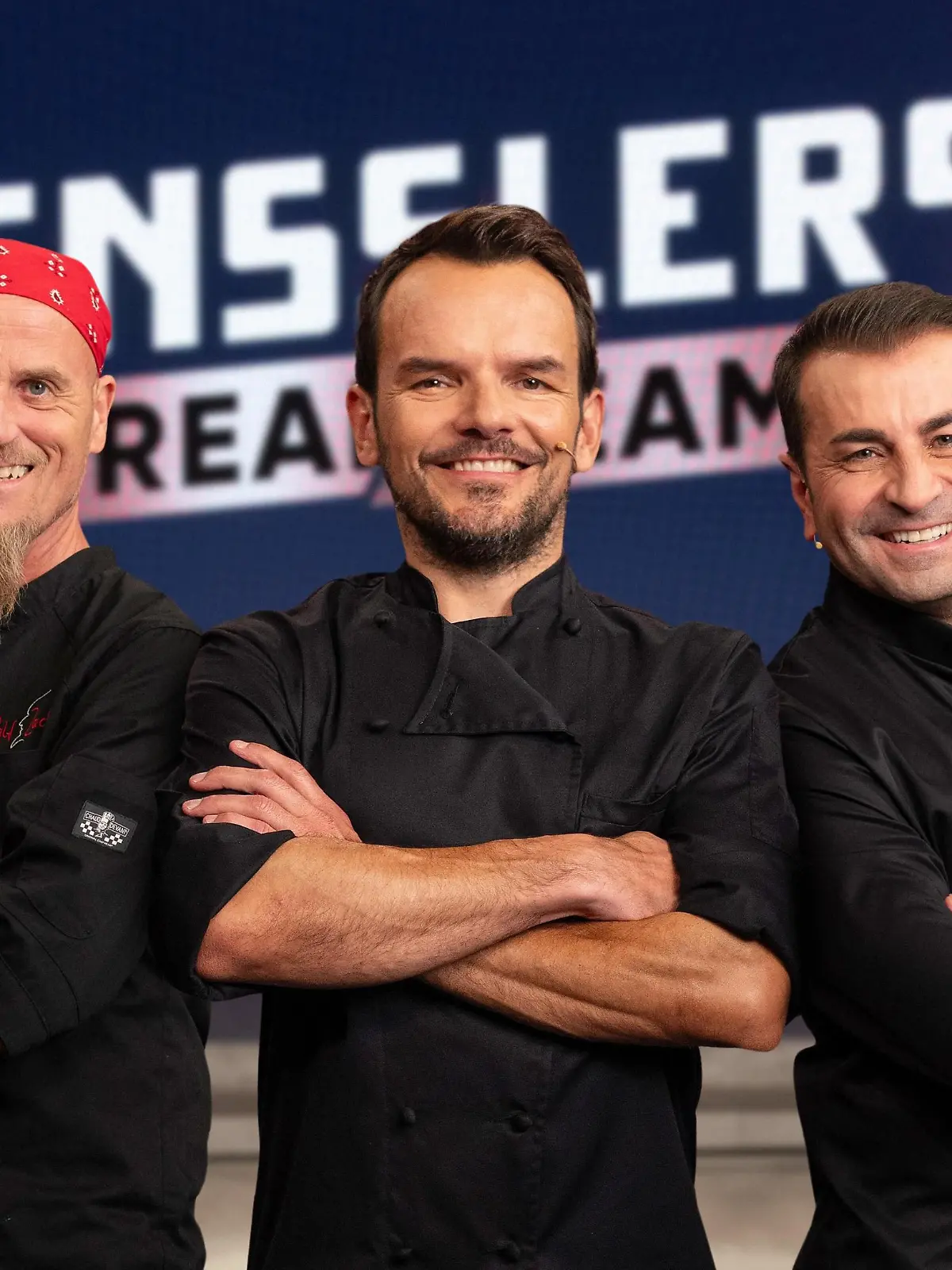 V.l.: Ralf Zacherl, Steffen Henssler und Ali Güngörmü?
+++ Die Verwendung des sendungsbezogenen Materials ist nur mit dem Hinweis und Verlinkung auf RTL+ gestattet. +++