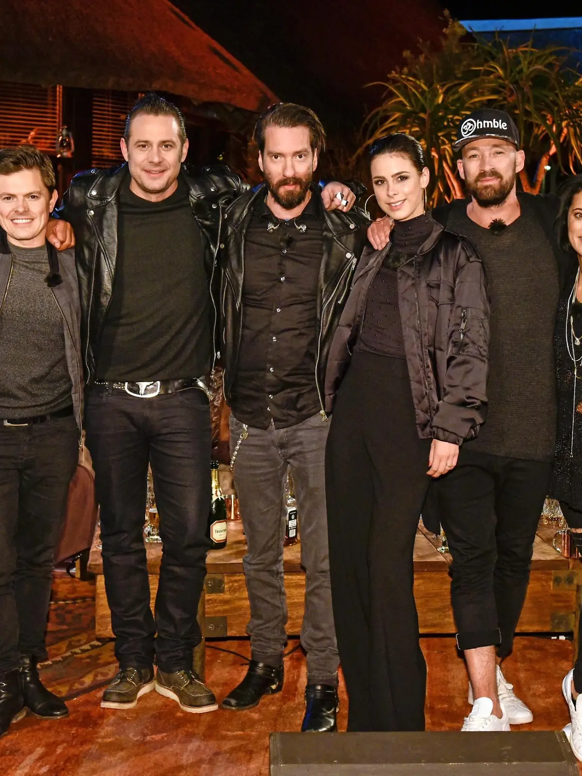V.l.: Moses Pelham, Michael Patrick Kelly, Sascha Vollmer, Alec Völkel, Lena, Gentleman, Stefanie Kloß und Mark Forster. 
