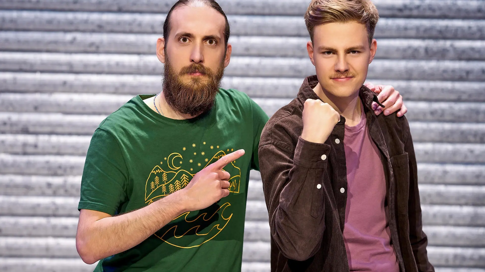 Filippos Tsialidis (l.) und Tobias Keim
+++ Die Verwendung des sendungsbezogenen Materials ist nur mit dem Hinweis und Verlinkung auf RTL+ gestattet. +++