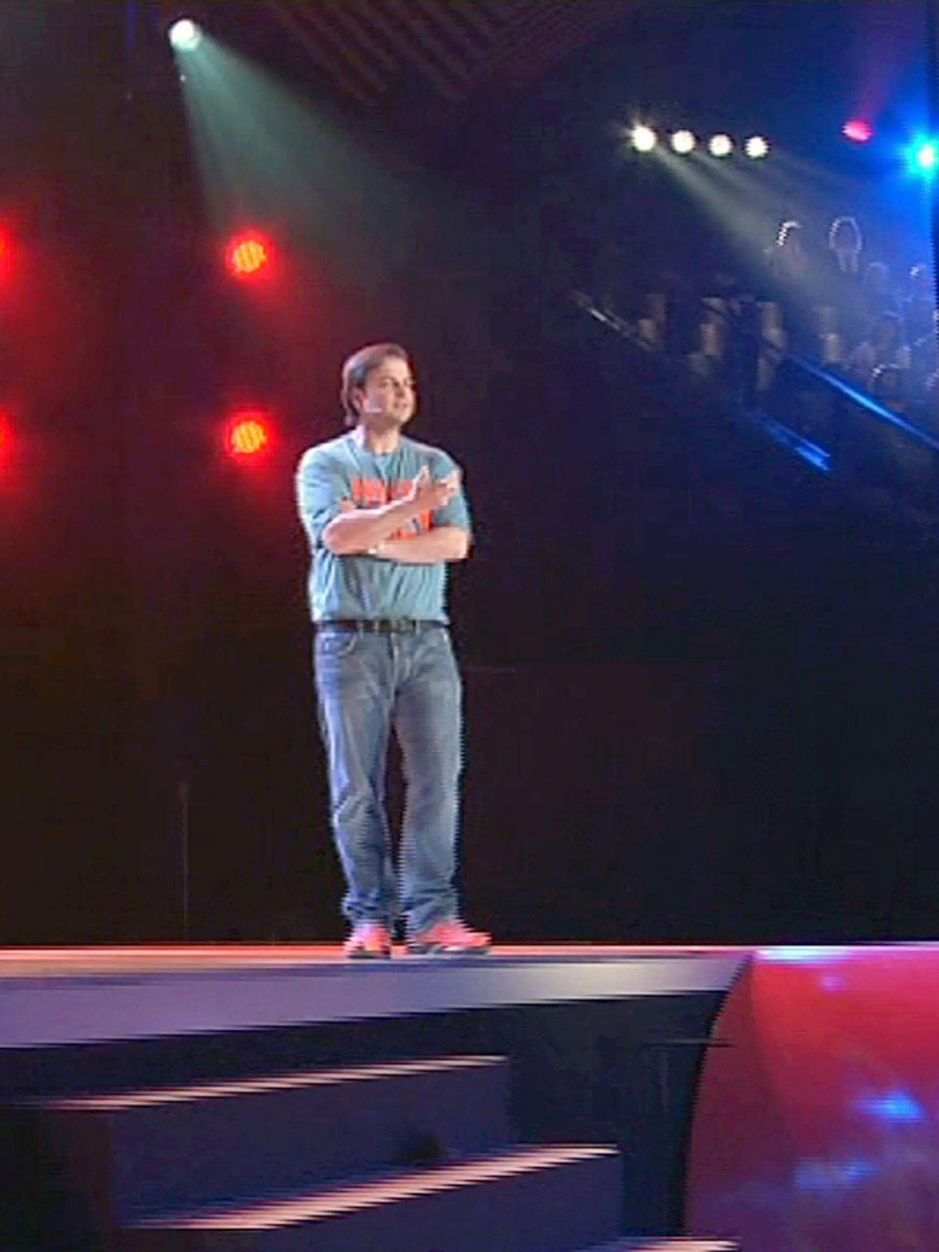Martin Rütter bei seiner Live-Show Hund-Deutsch - Deutsch-Hund in Berlin. Eine One-Man-Show vor 3.500 Zuschauern, die sich vor Lachen biegen, weil sie sich in den Geschichten des Hundeprofis wiedererkennen.