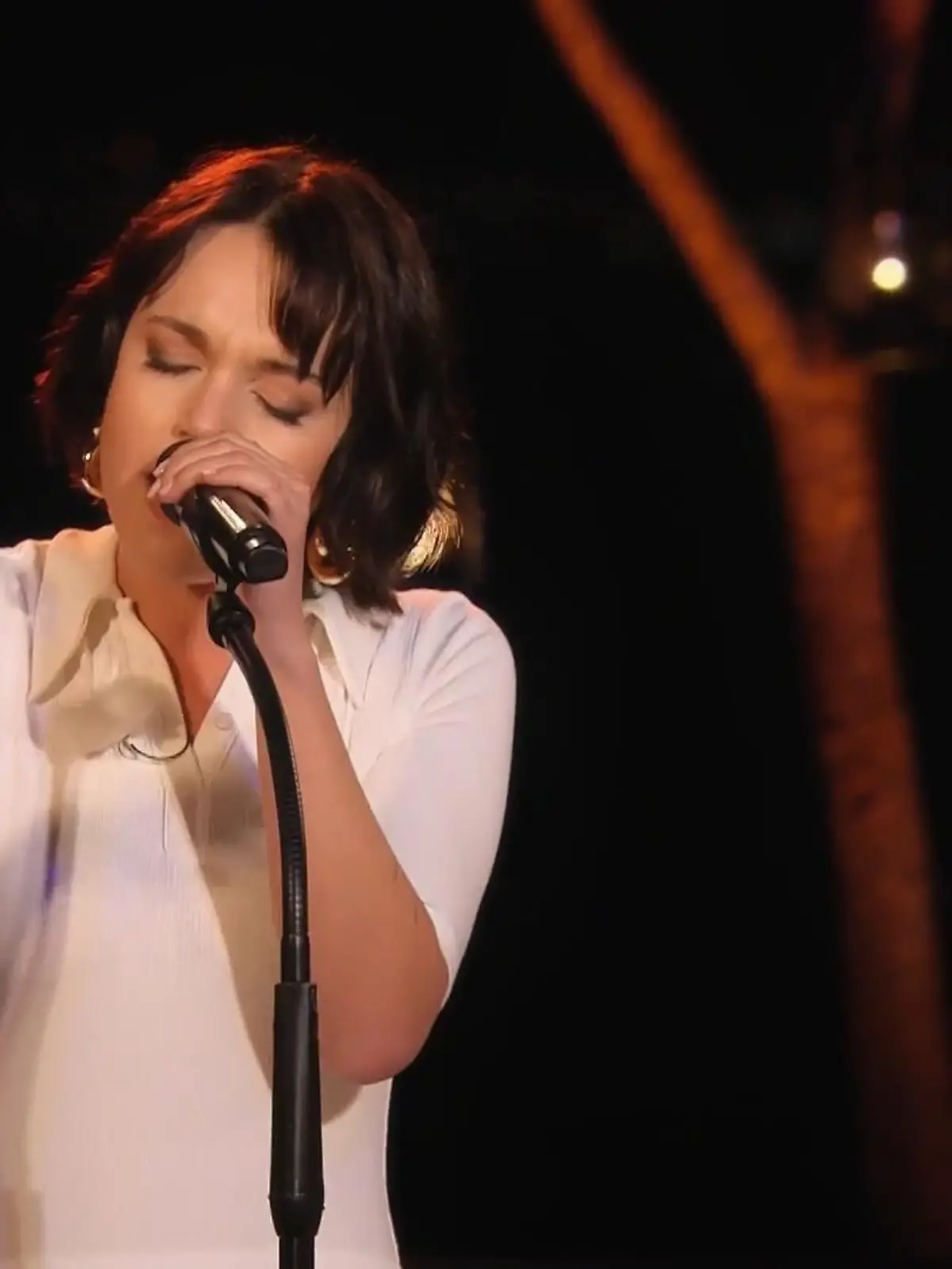 LOTTE verwandelt Johannes Oerdings Song "Alles okay" komplett.