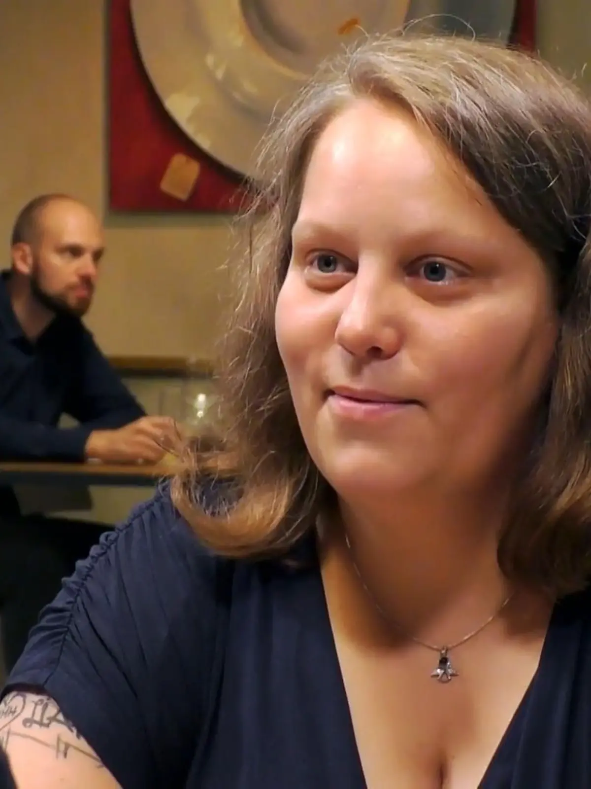 Selbst gewiefte Mimik-Experten dürften nicht erraten, dass Heidi gerade einer Witz-Pointe gelauscht hat