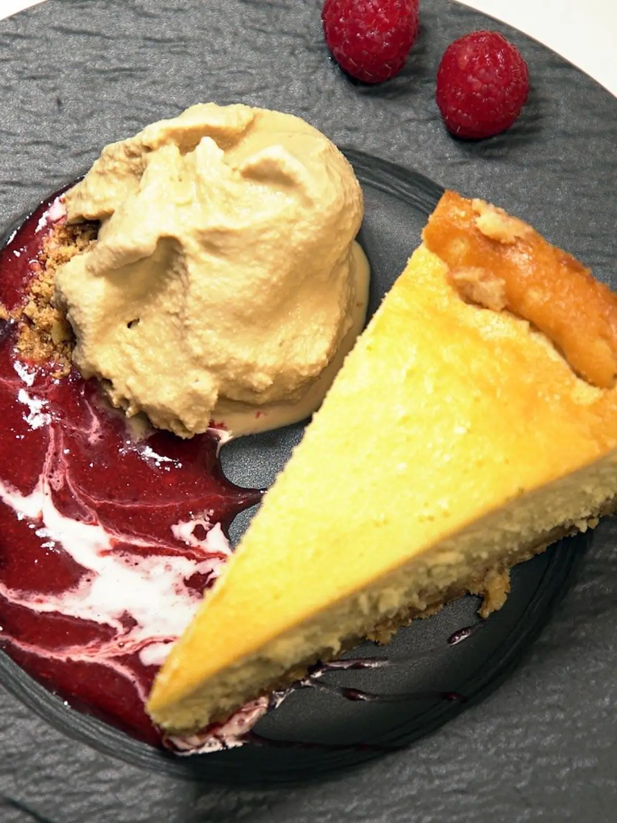 Das perfekte Dinner: Cheesecake mit Muscovado-Vanilleeis - Silkes Nachspeise