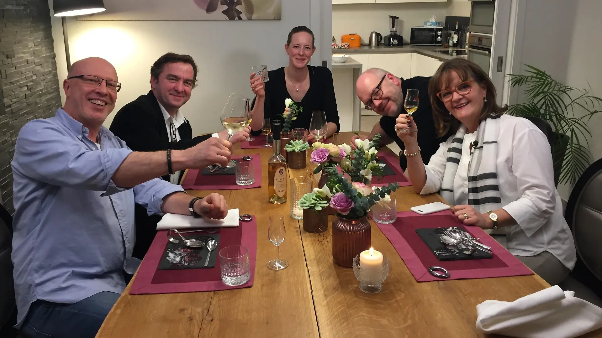 V.l.: Michael, Arun, Gastgeberin Linda, Jens und Beate.