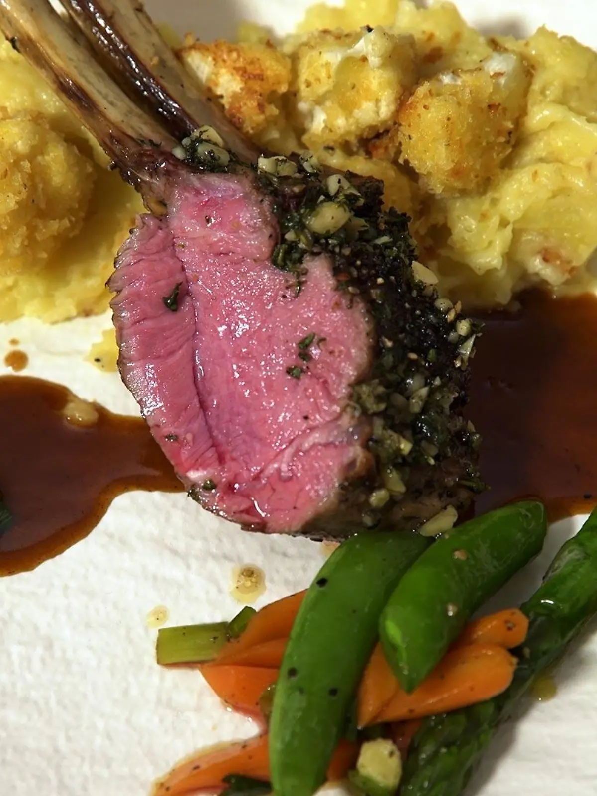 Das perfekte Dinner: Lamm mit Kartoffel-Stampf und Gemüse - Sebastians Hauptspeise