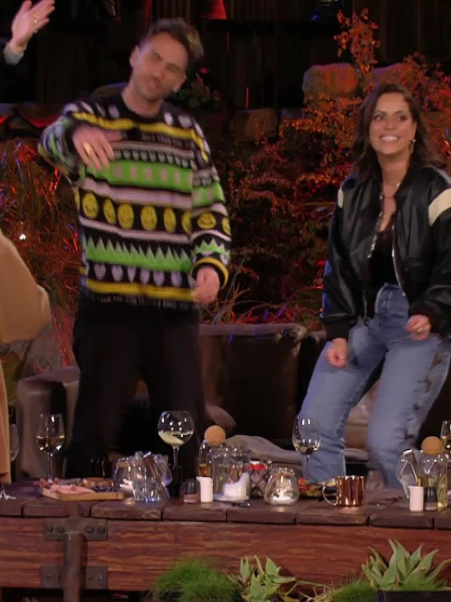 Also, Spaß scheint Alli Neumann an ihrem Tauschabend ja zu haben, so fröhlich wie sie im Hintergrund mit den Armen herumwedelt