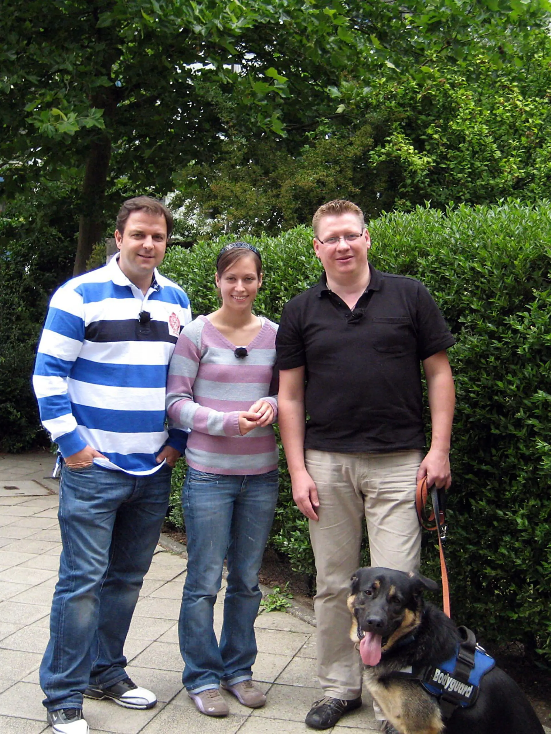 Und wird der wilde "Ajax" gebändigt? Nach der Kastration ihres Schäferhundmischlings trainieren Antje Benner und Michael Frank (r.) auch in dieser Folge intensiv nach den Regeln vom Hundeprofi Martin Rütter.