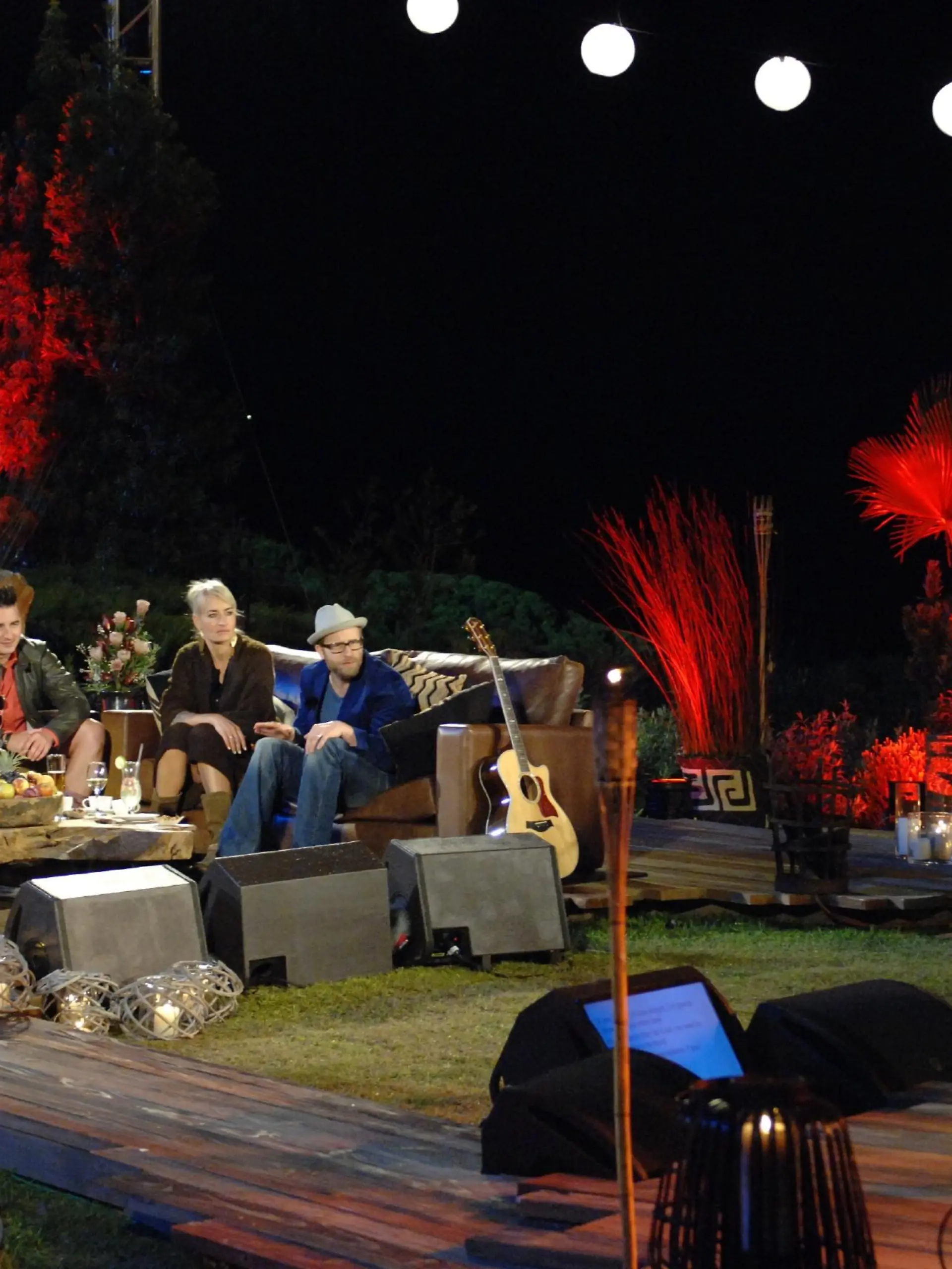 Xavier Naidoo performt vot seinen Musik-Kollegen um Sarah Connor, Andreas Gabalier, Sasha, Roger Cicero, Sandra Nasic und Gregor Meyle. 