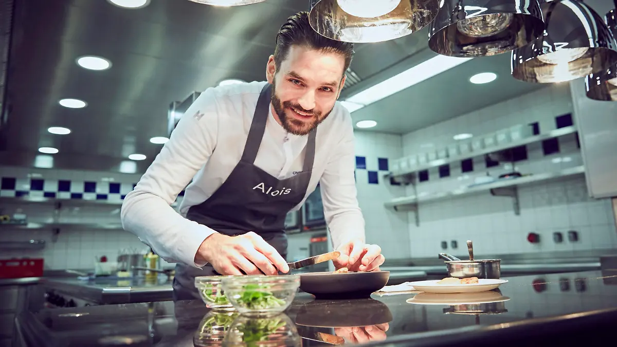 Christoph Kunz kocht im Alois im Münchner Stadtbekannten Dallmayer. 

Die Verwendung des sendungsbezogenen Materials ist nur mit dem Hinweis und Verlinkung auf TVNOW gestattet.