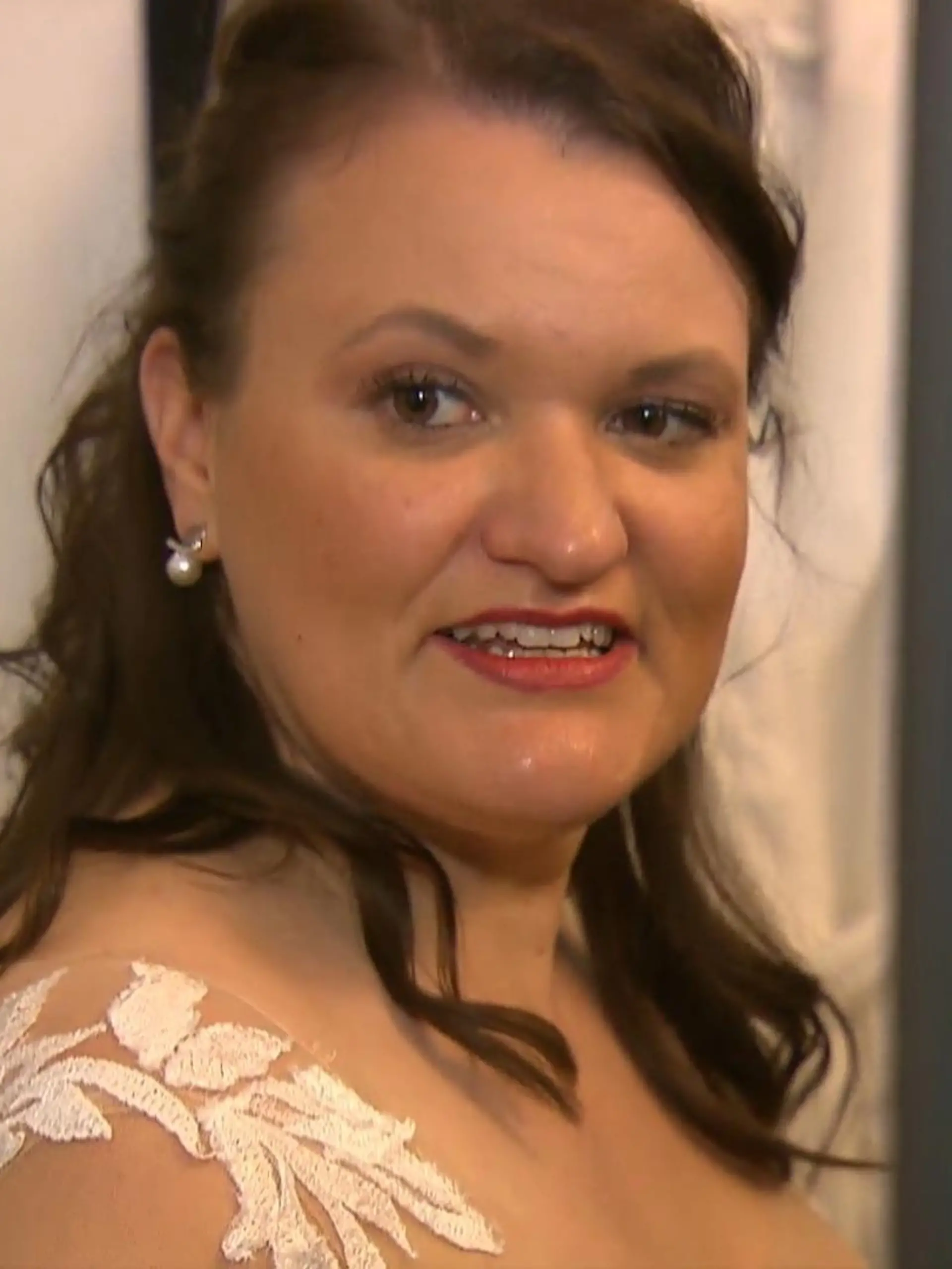 Für dieses Kleid kommt Susanne nicht einmal aus der Kabine raus
