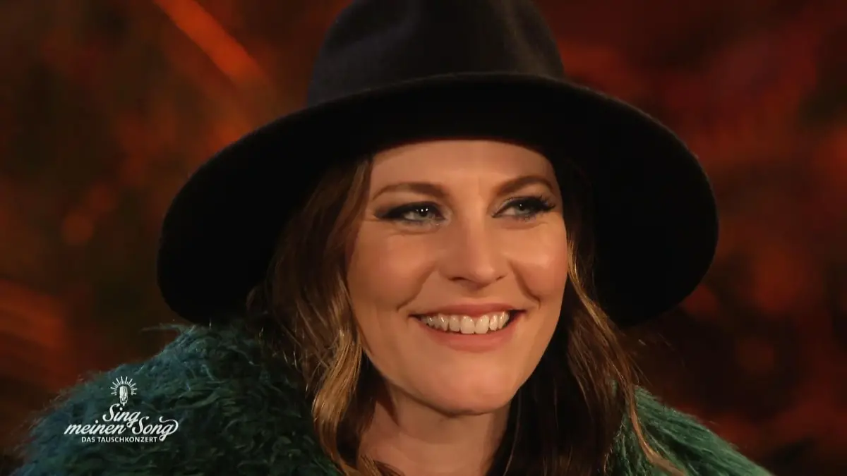 Floor Jansen traut ihren Ohren kaum