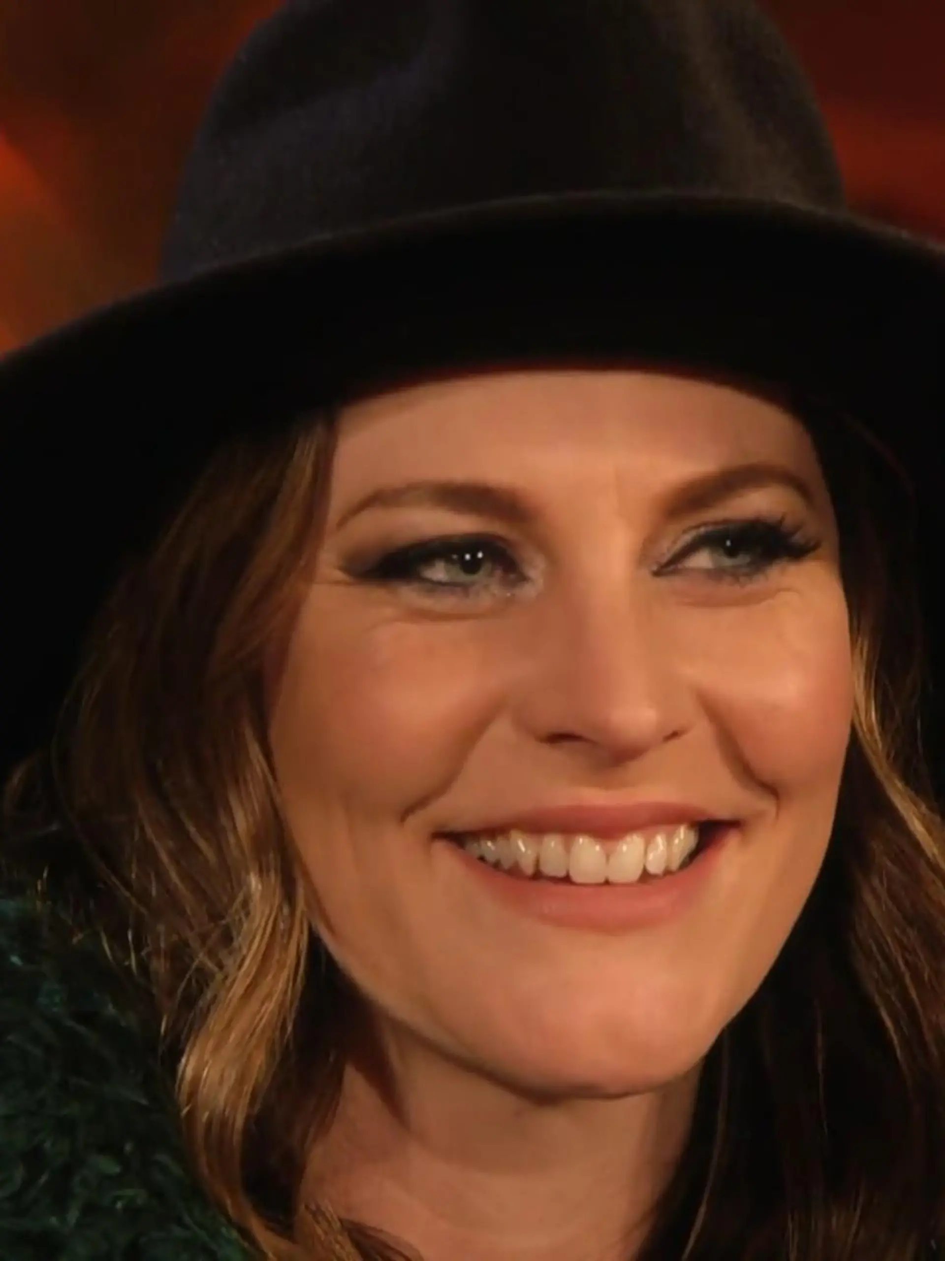 Floor Jansen traut ihren Ohren kaum