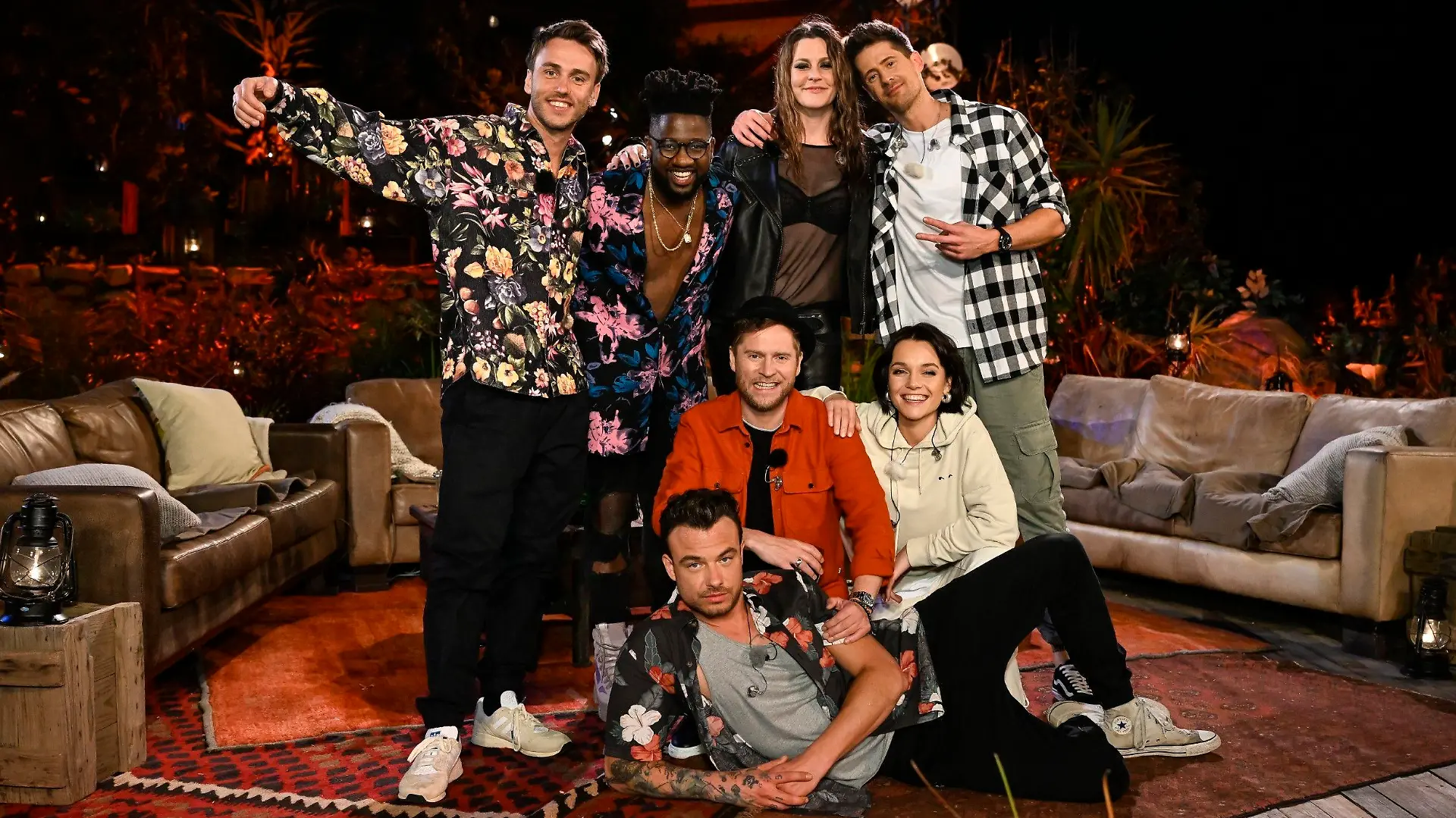 V.l.: Clueso, Kelvin Jones, Dag-Alexis Kopplin ("SDP"), Johannes Oerding, Floor Jansen, Vincent Stein ("SDP") und LOTTE.
Die Verwendung des sendungsbezogenen Materials ist nur mit dem Hinweis und Verlinkung auf RTL+ gestattet.