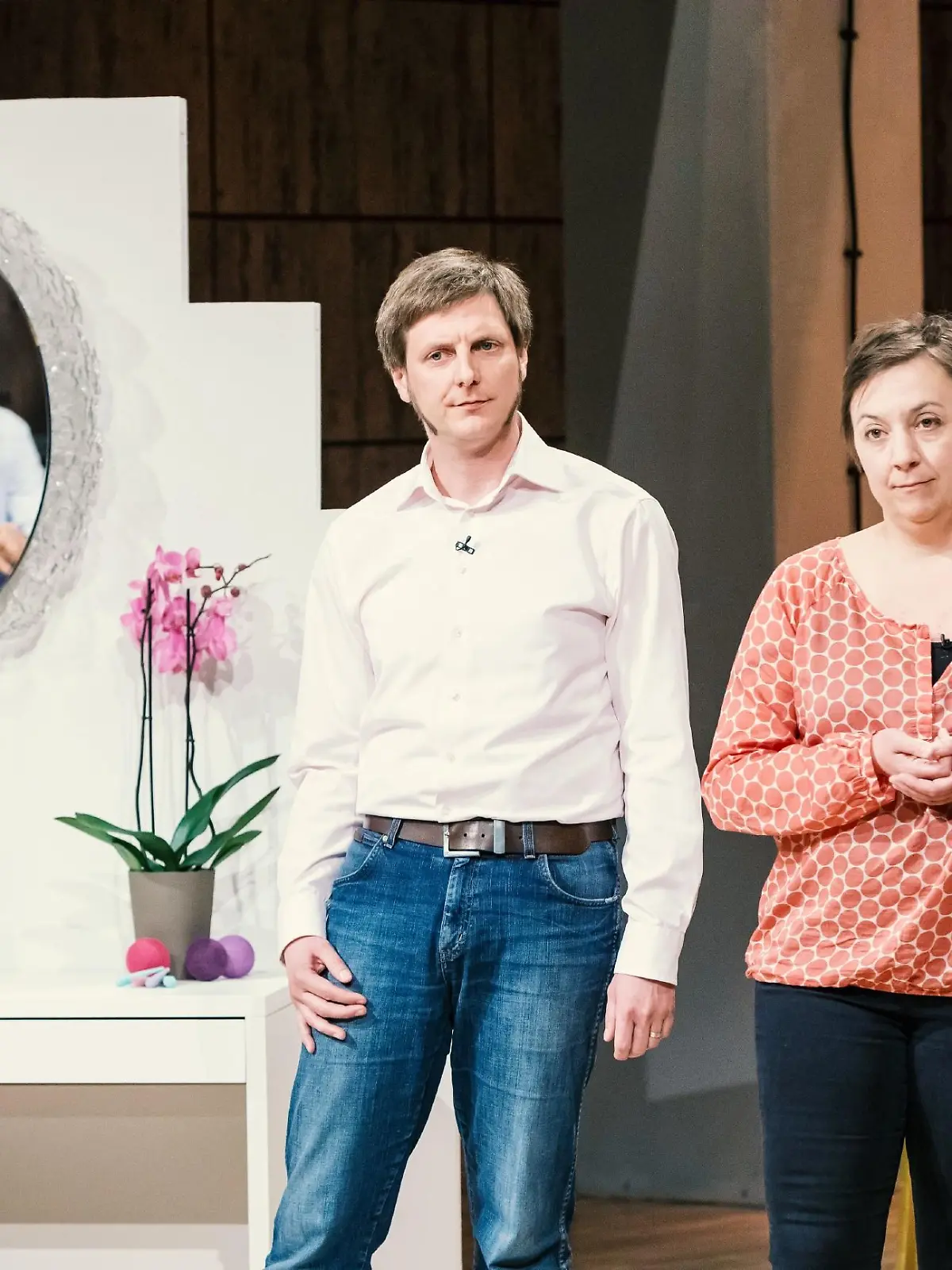 Katrin Reuter und Maxim Loick aus Bonn präsentieren mit "Trackle" einen Temperatursensor der die fruchtbaren Tage der Frau bestimmen soll. Sie erhoffen sich ein Investment von 400.000 Euro für 15 Prozent ihres Unternehmens.