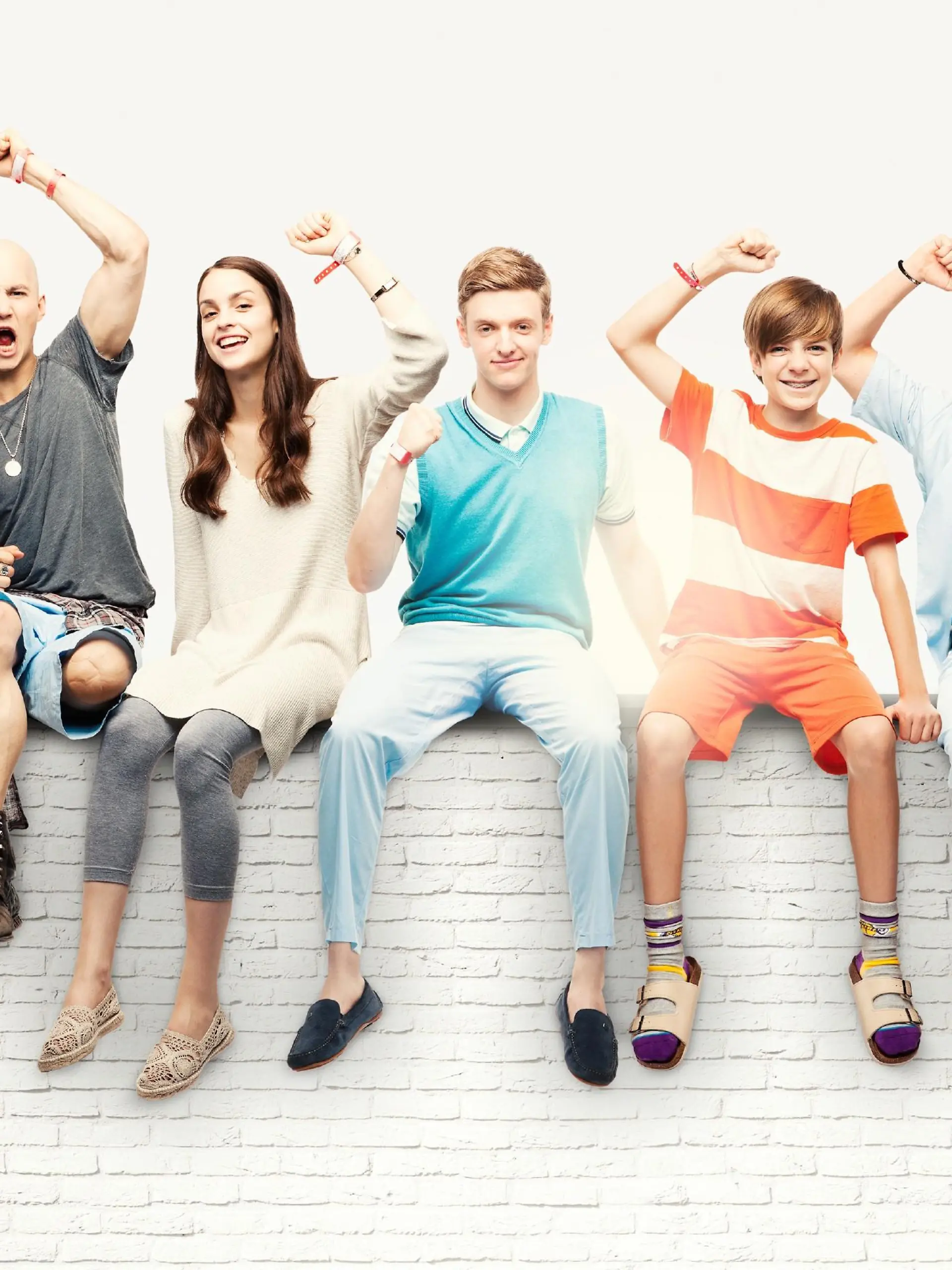 "Club der roten Bänder" mit (v.l.) Anton 'Toni' (Ivo Kortlang, Leo (Tim Oliver Schultz), Emma (Luise Befort), Alex (Timur Bartels), Hugo (Nick Julius Schuck) und Jonas (Damian Hardung).